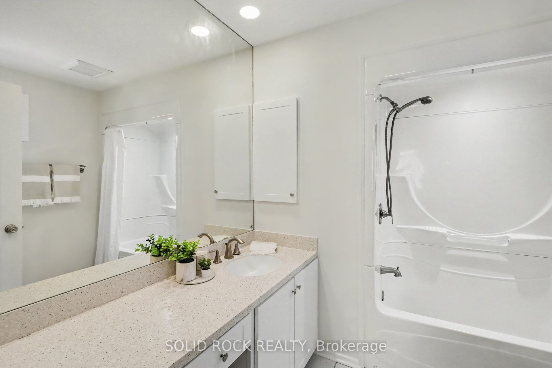 1599 Featherston Drive Property Photo 21