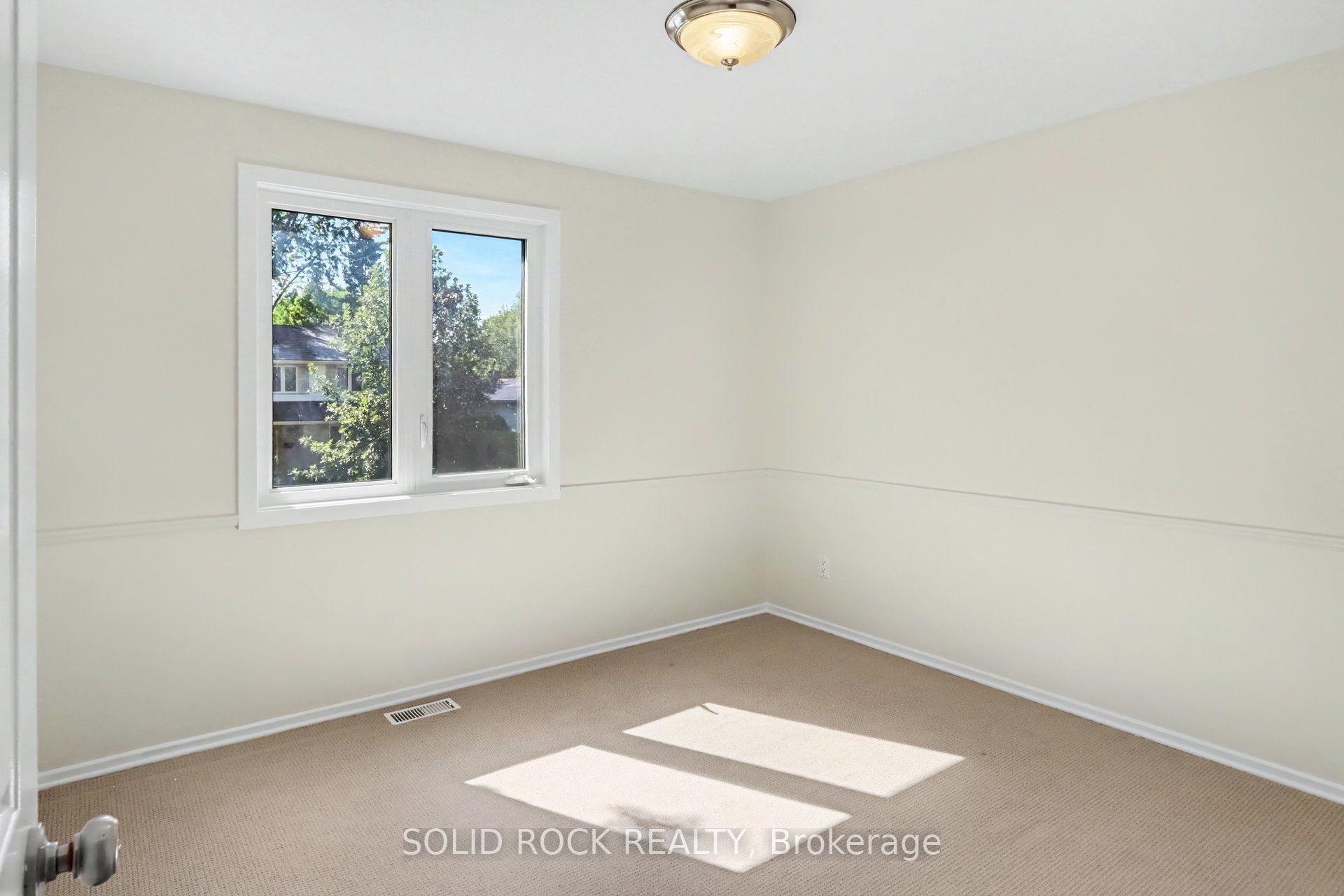 1599 Featherston Drive Property Photo 24