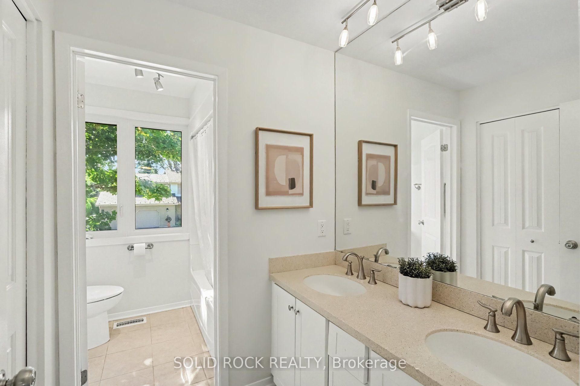 1599 Featherston Drive Property Photo 27