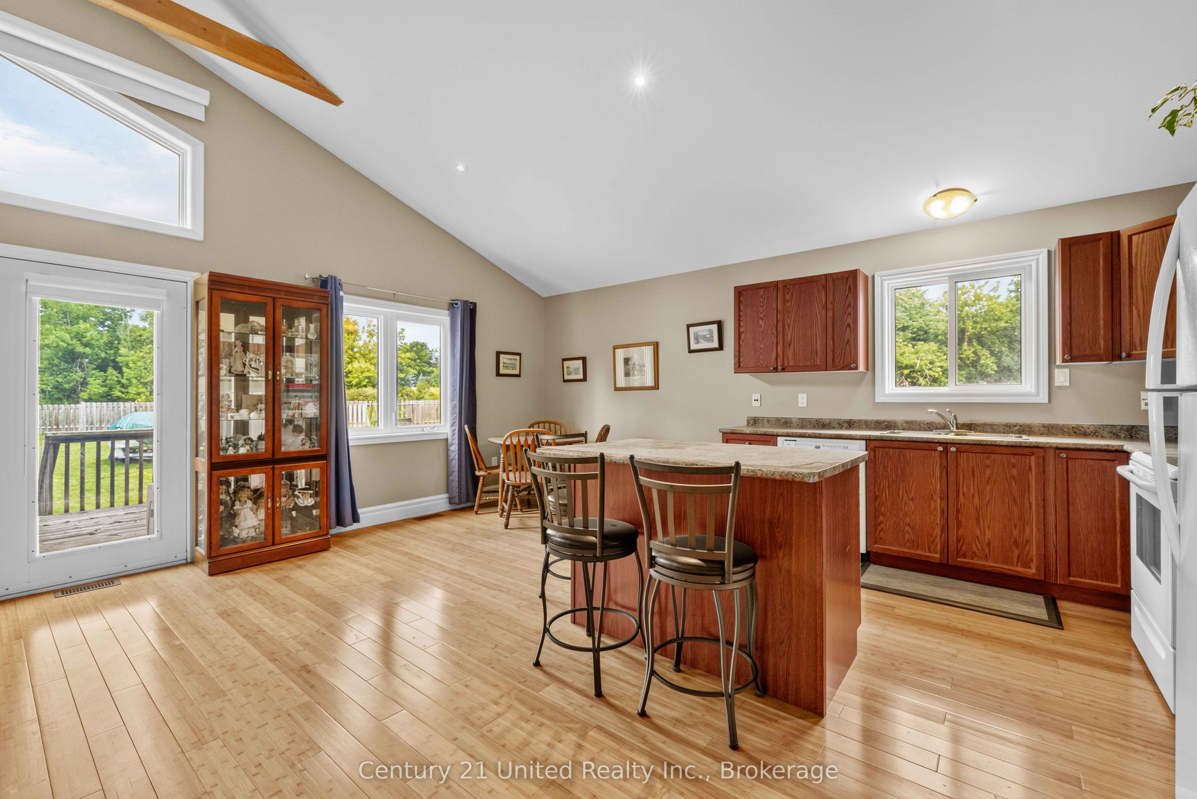 127.5 Adelaide Street S Property Photo 9