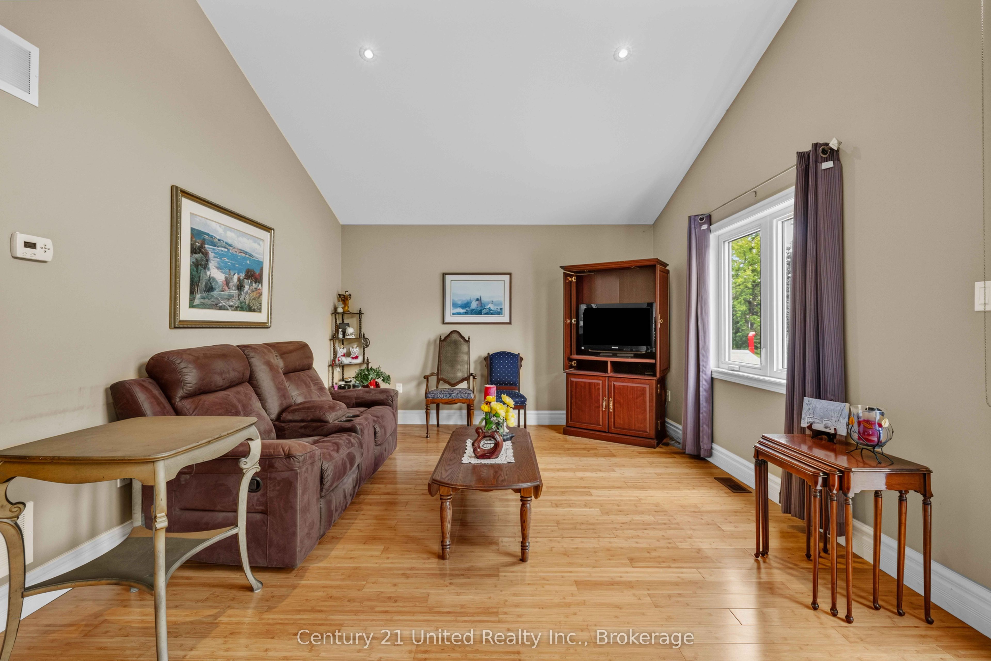 127.5 Adelaide Street S Property Photo 14