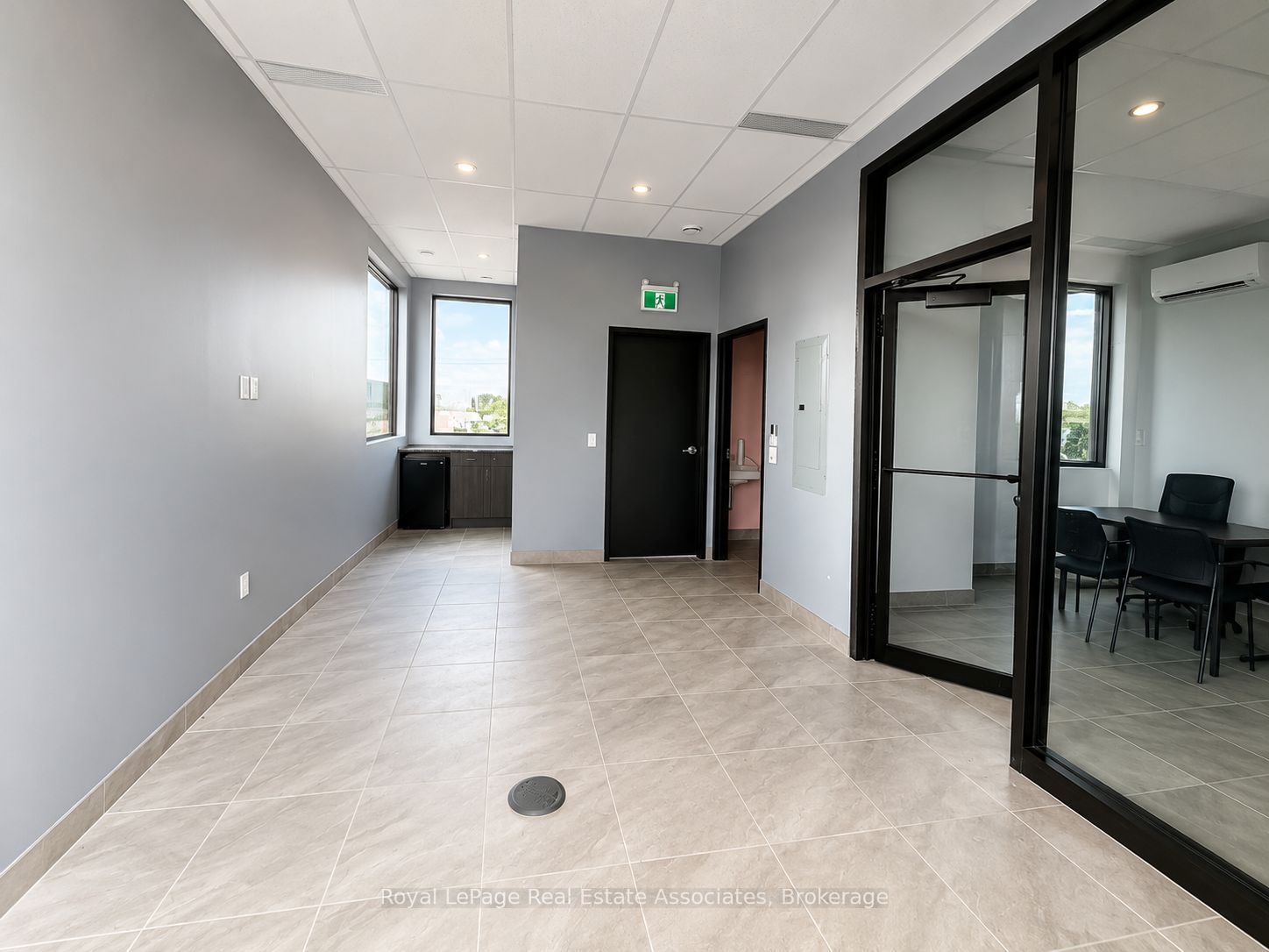 801 Dundas Street 5 Property Photo 3