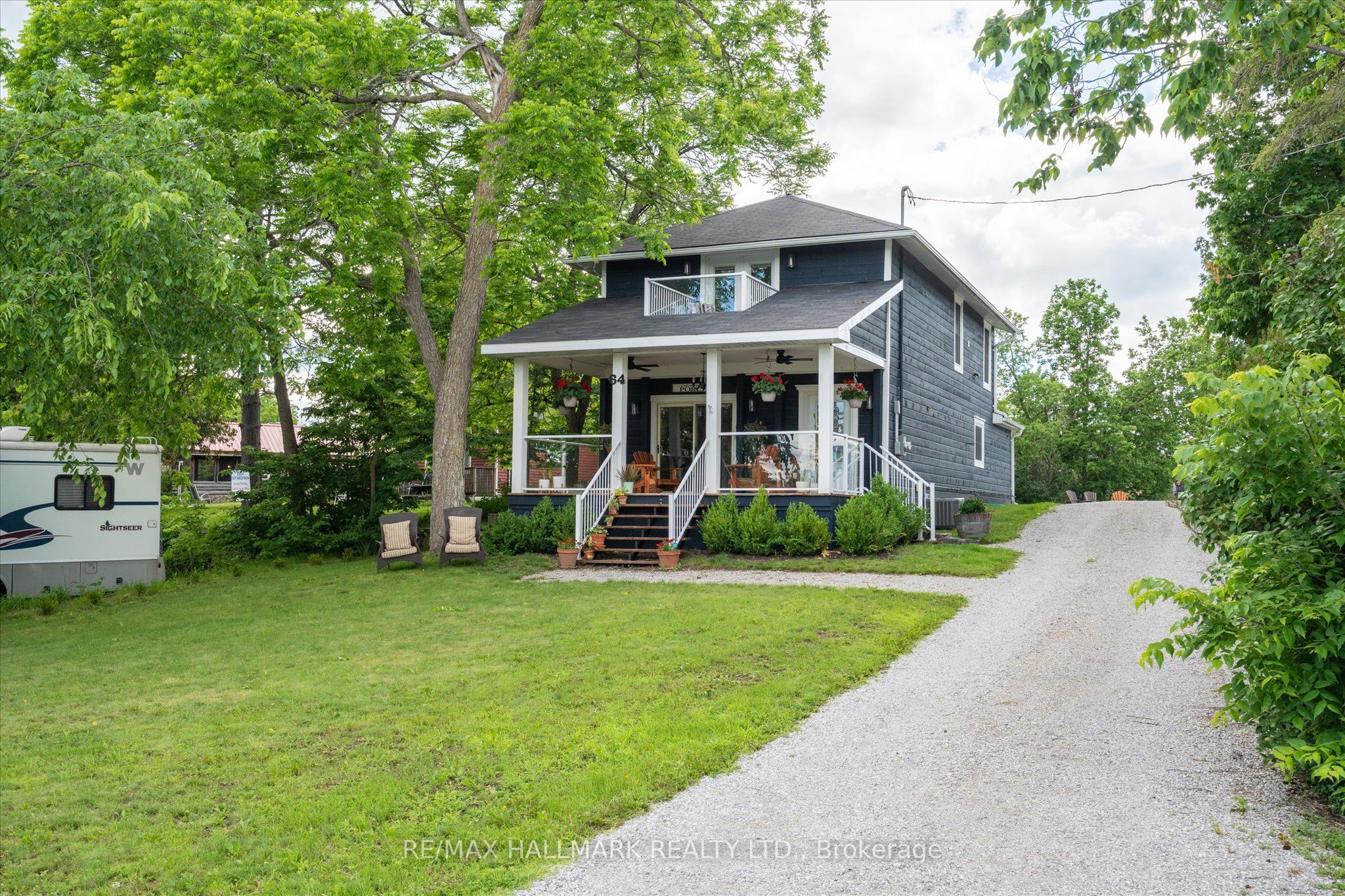 64 Front Street E Property Photo 1