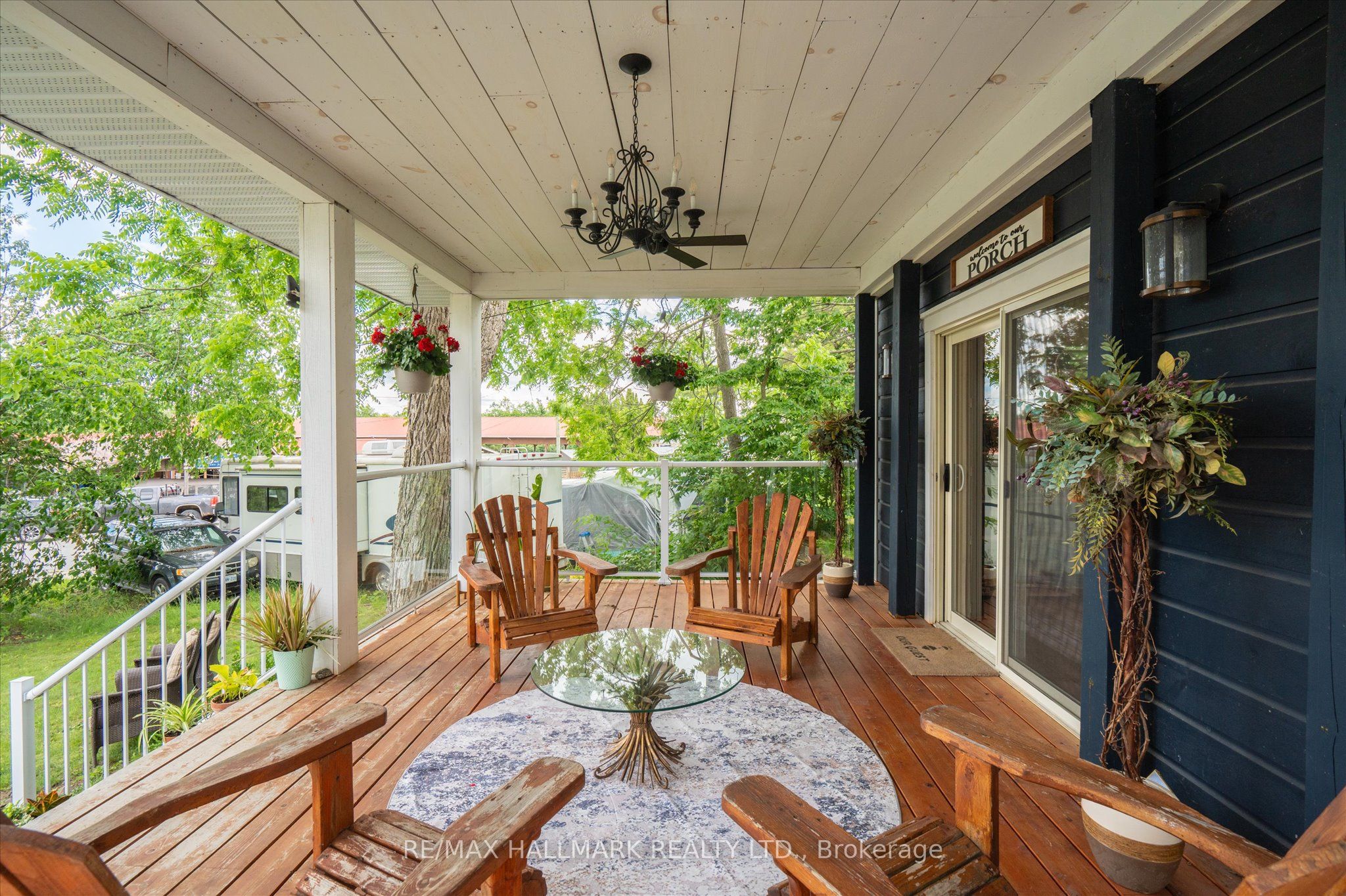 64 Front Street E Property Photo 6