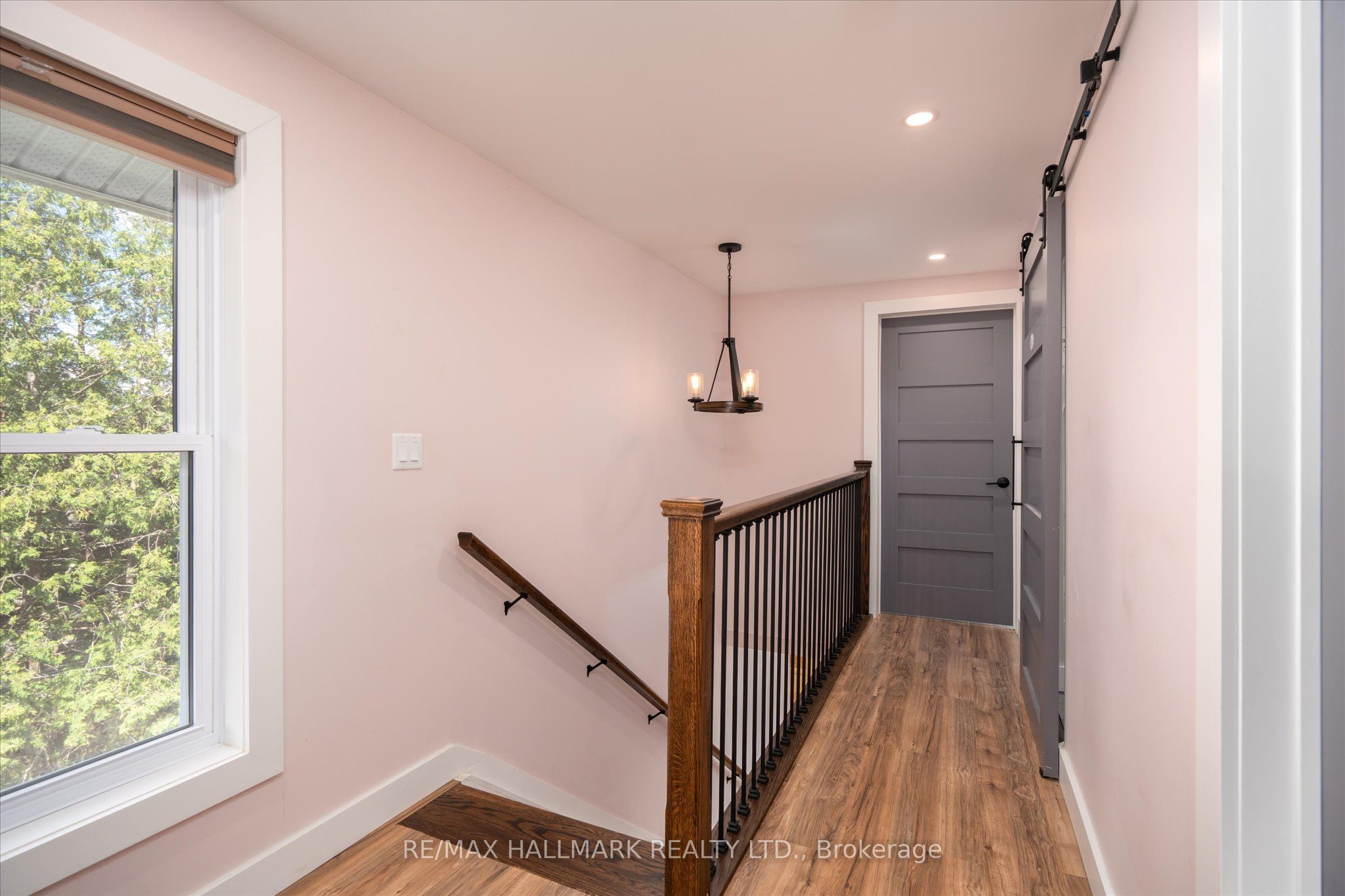 64 Front Street E Property Photo 18