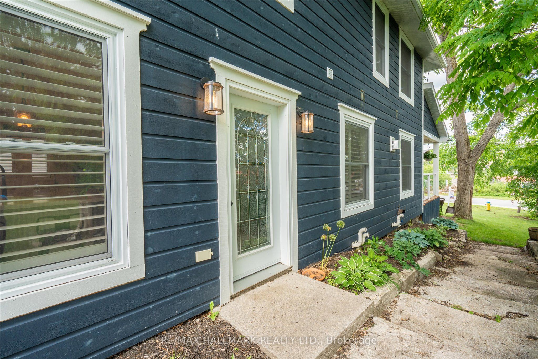 64 Front Street E Property Photo 29