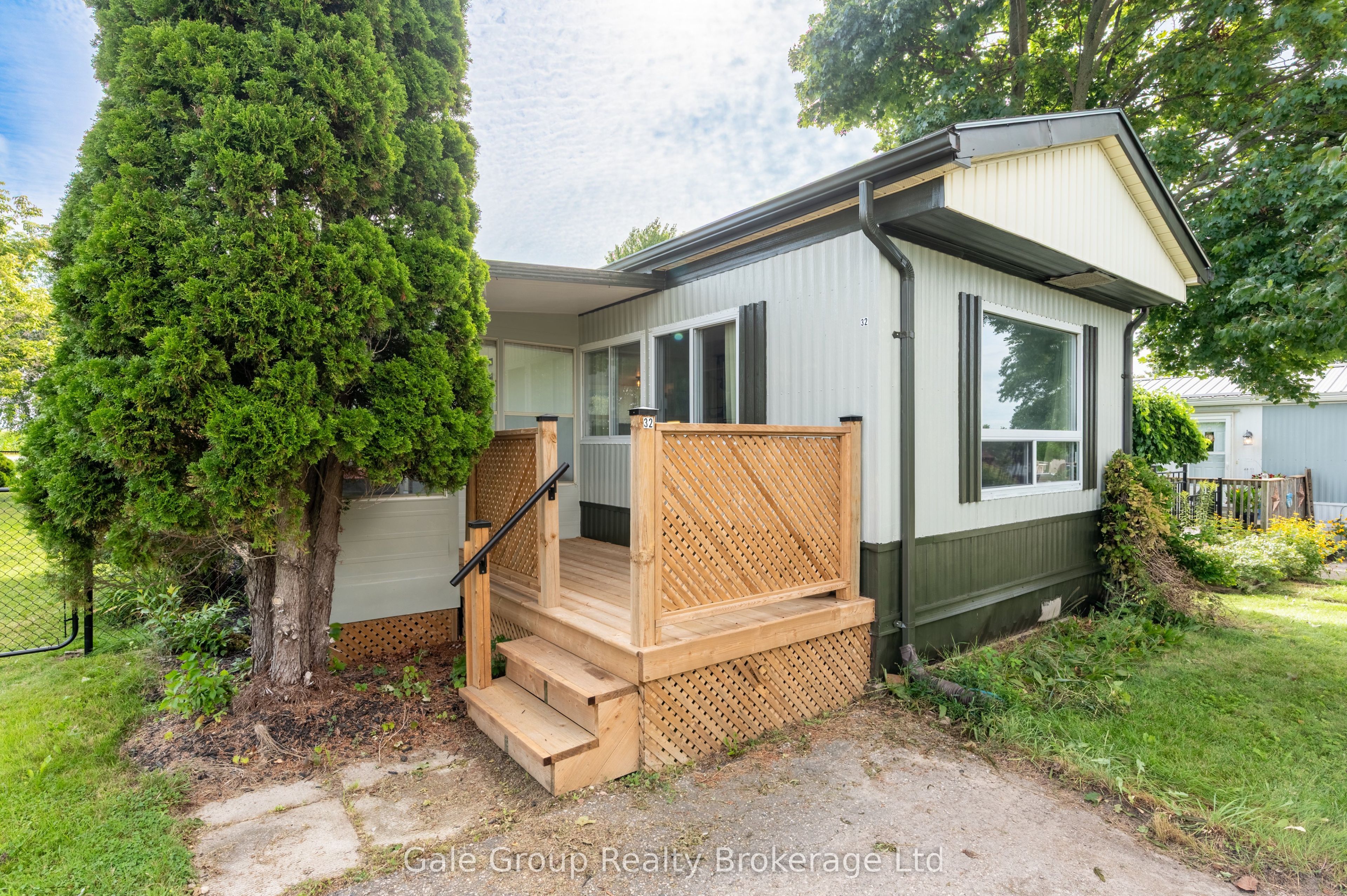 32 Pineview Ave Avenue Property Photo 2