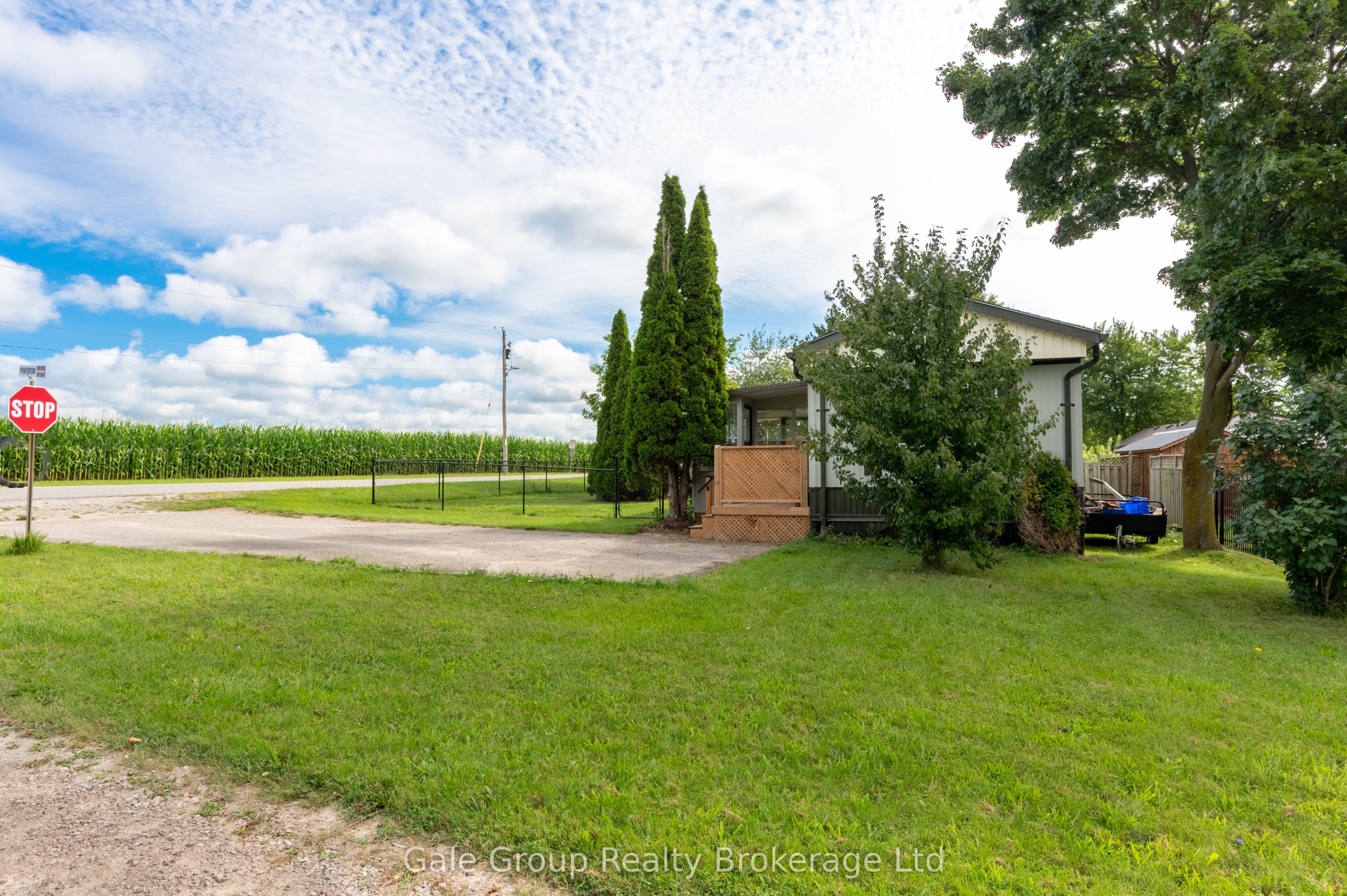 32 Pineview Ave Avenue Property Photo 3