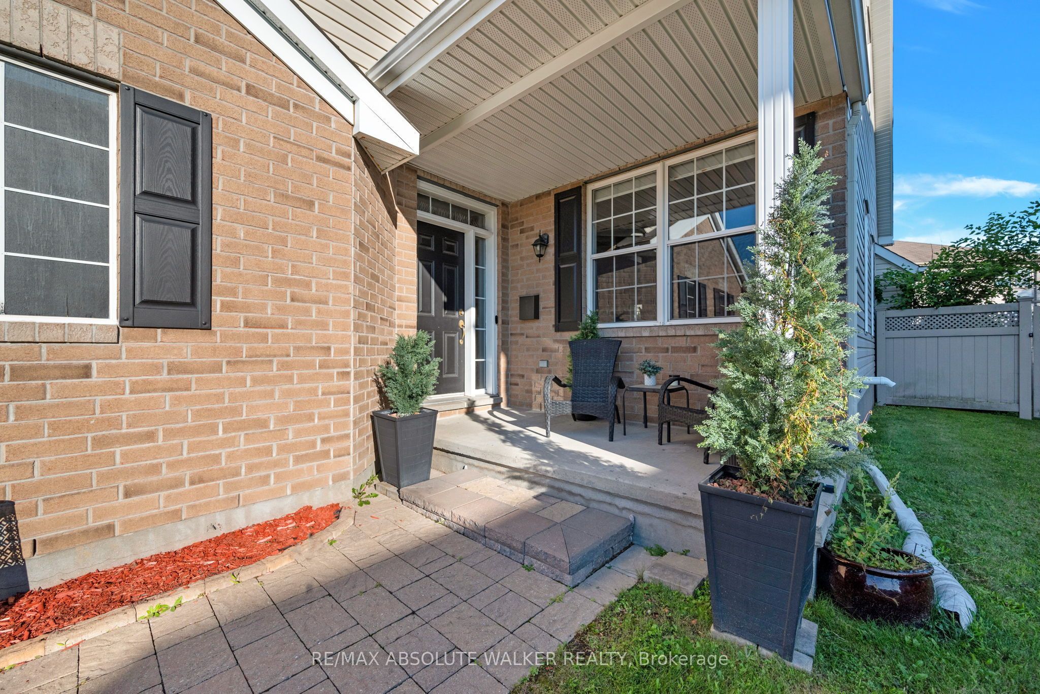 1046 Fieldfair Way Property Photo 3