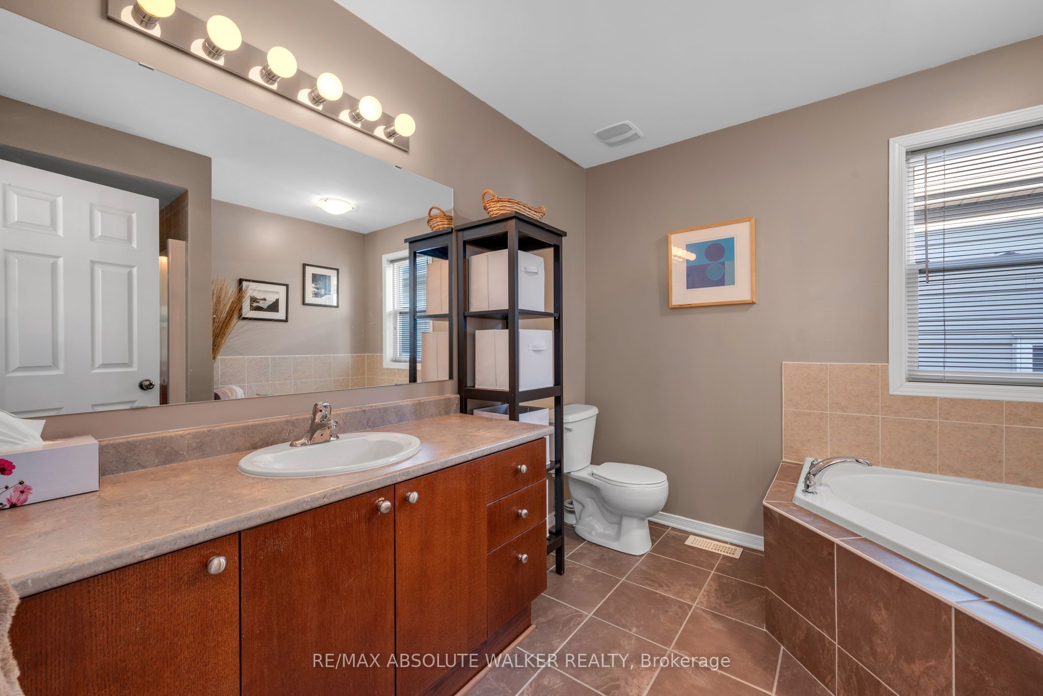 1046 Fieldfair Way Property Photo 22