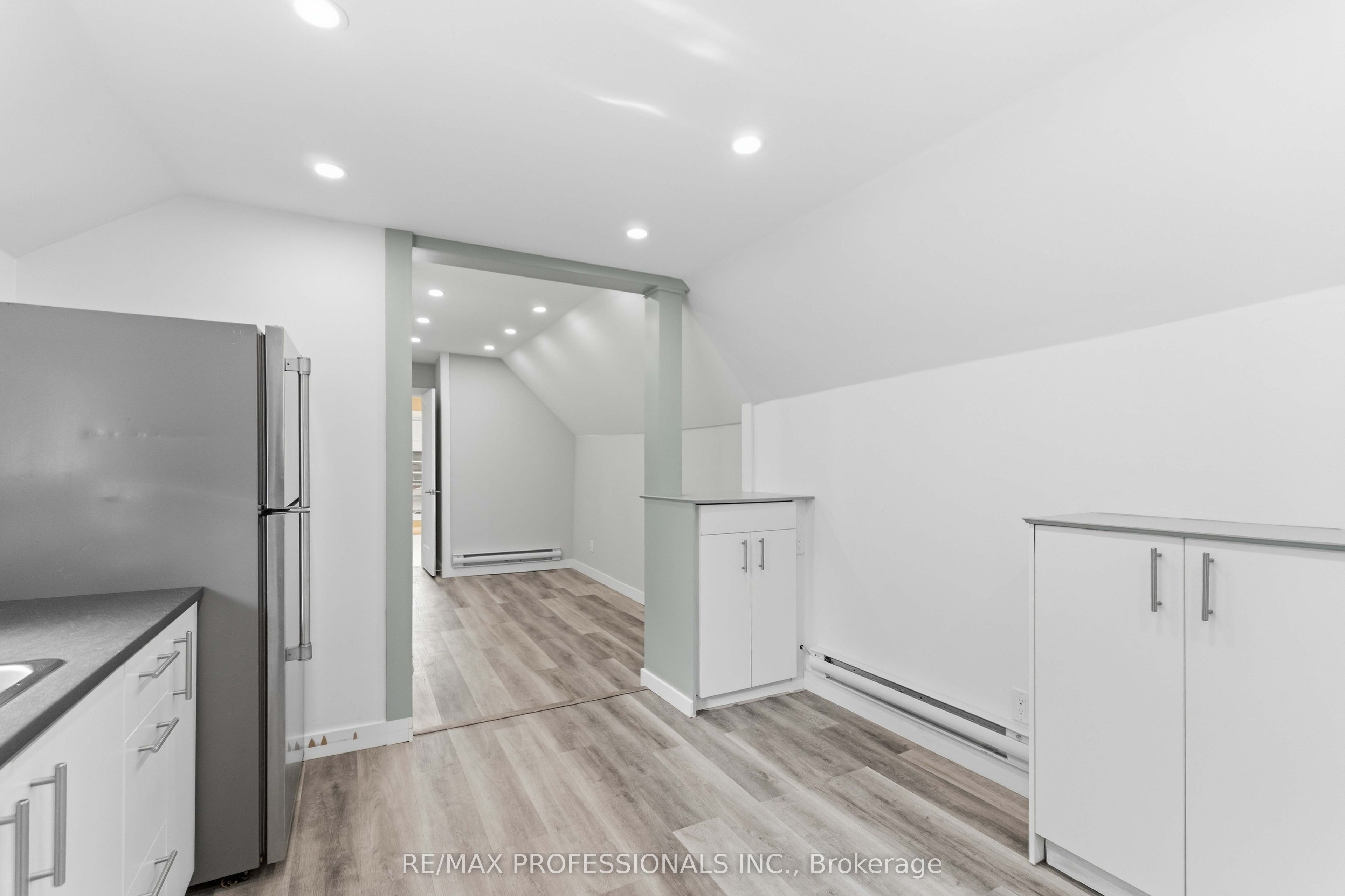 759 Barton Street E Property Photo 21