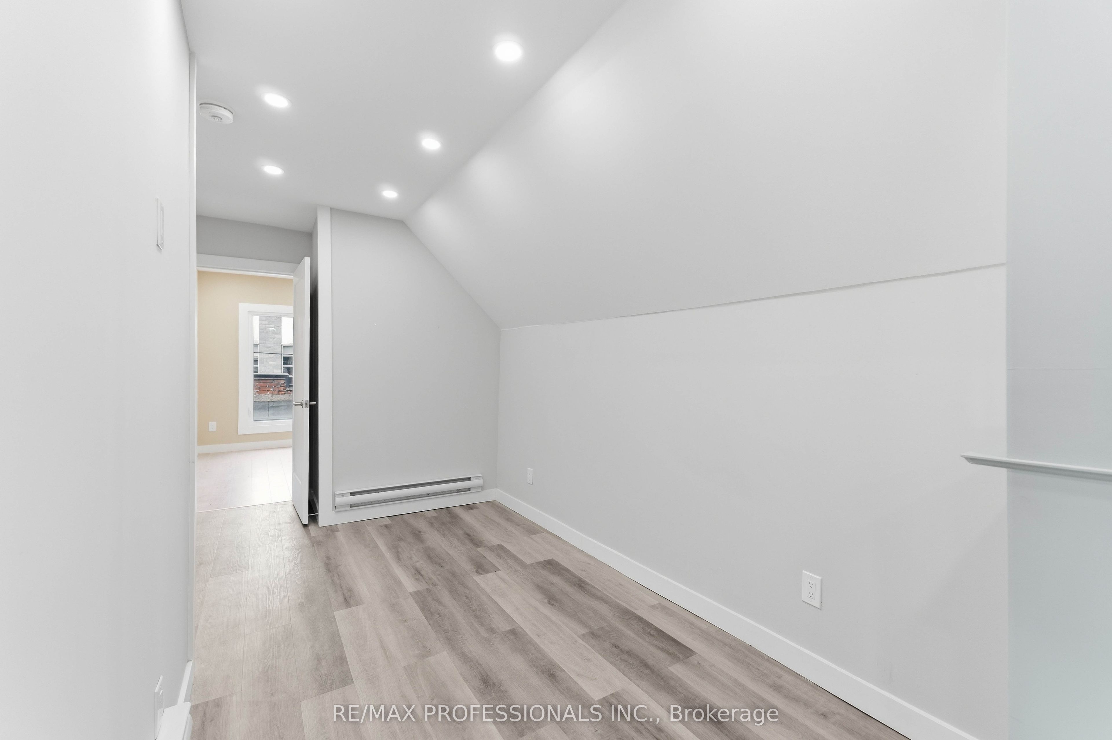 759 Barton Street E Property Photo 22