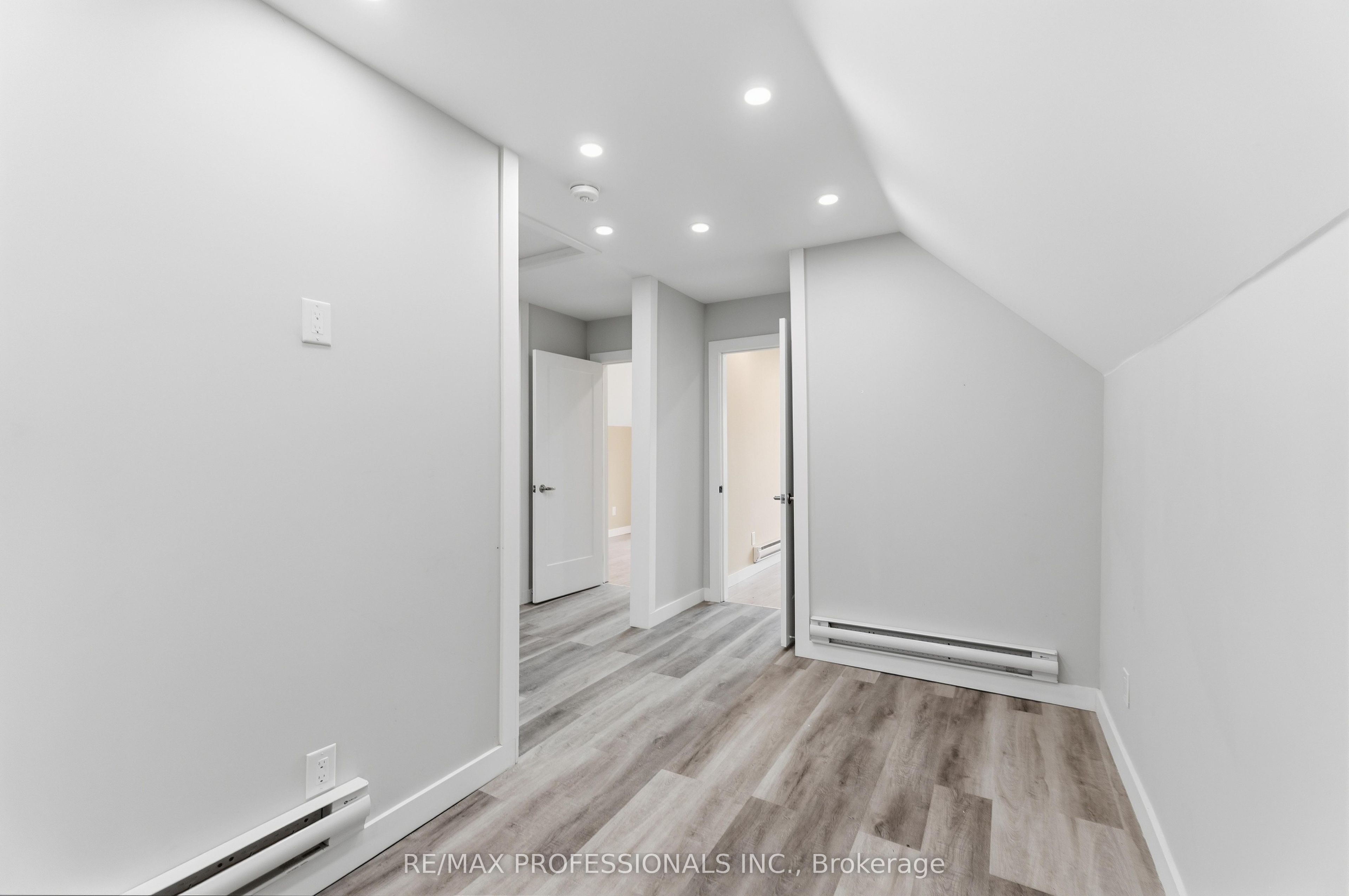 759 Barton Street E Property Photo 23