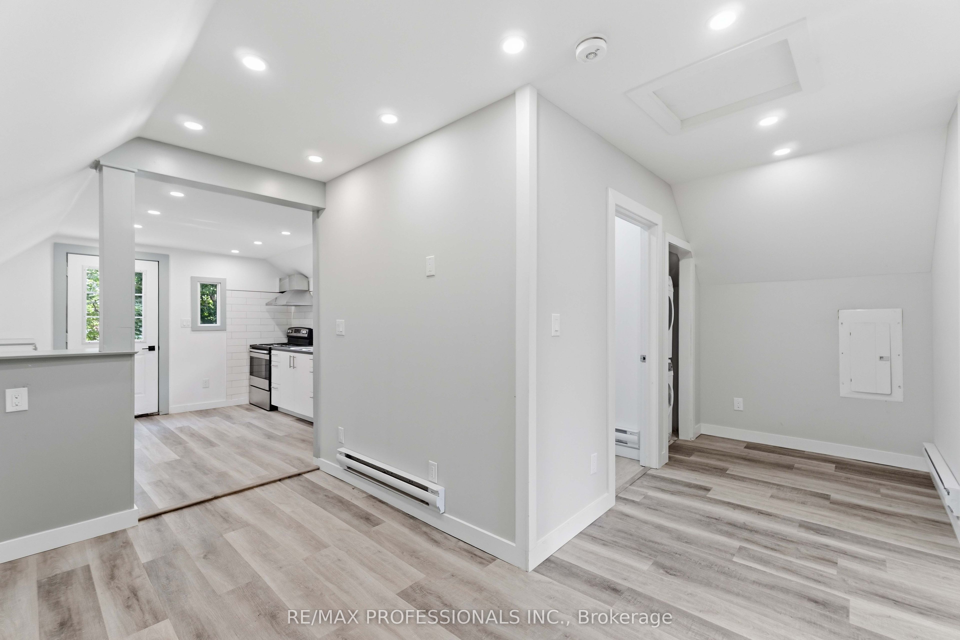 759 Barton Street E Property Photo 24