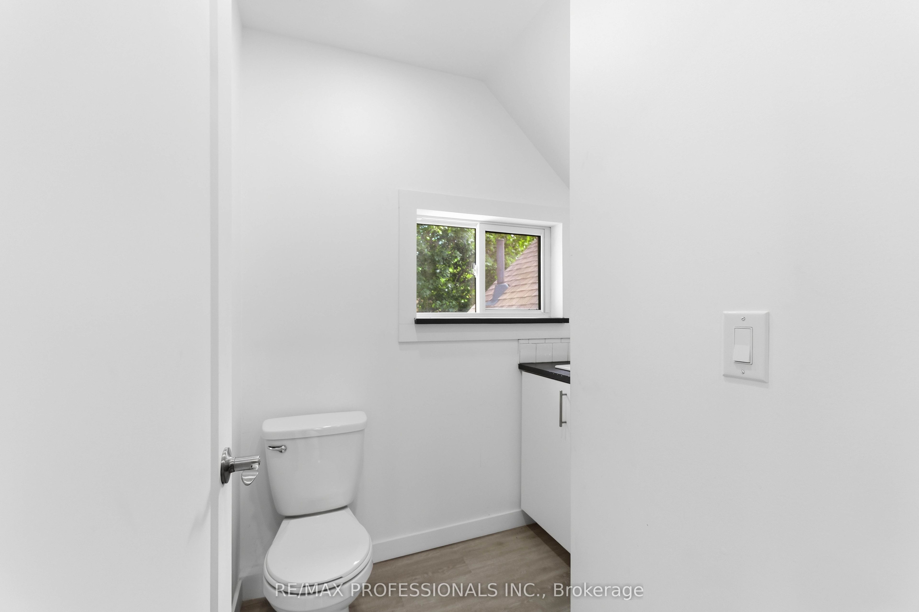 759 Barton Street E Property Photo 28
