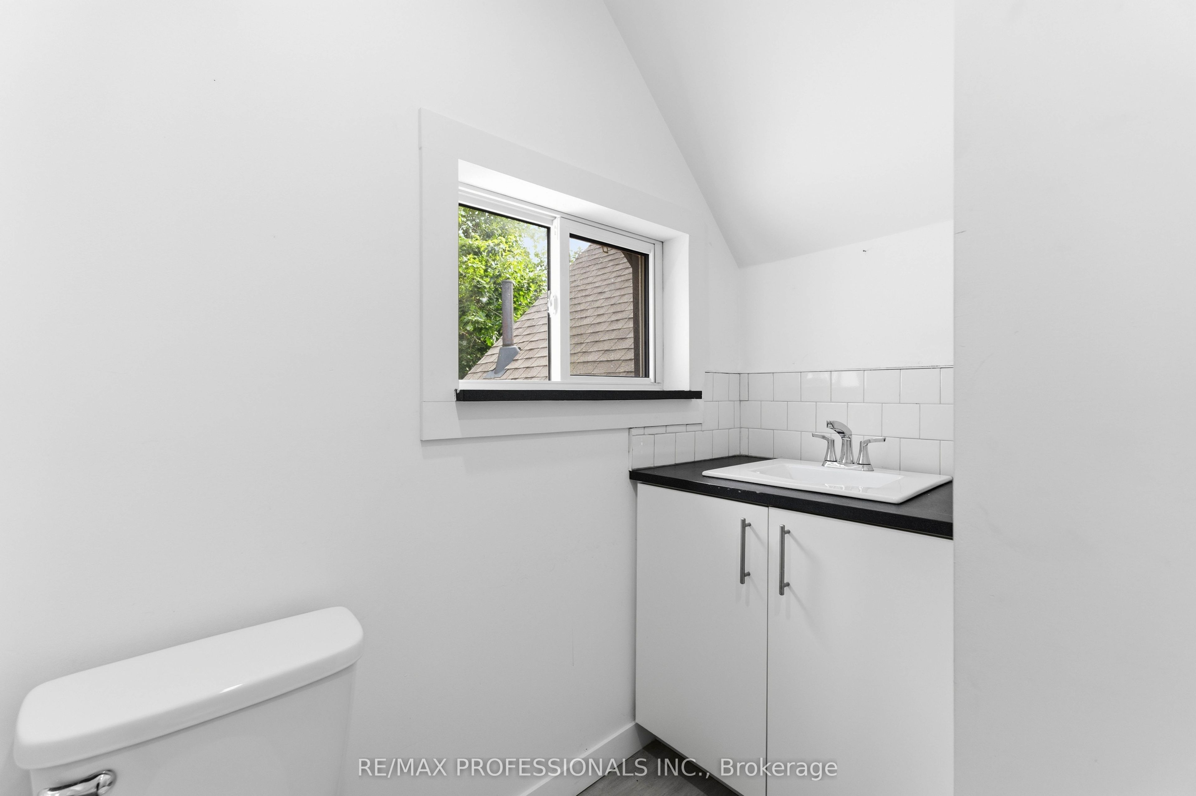 759 Barton Street E Property Photo 29