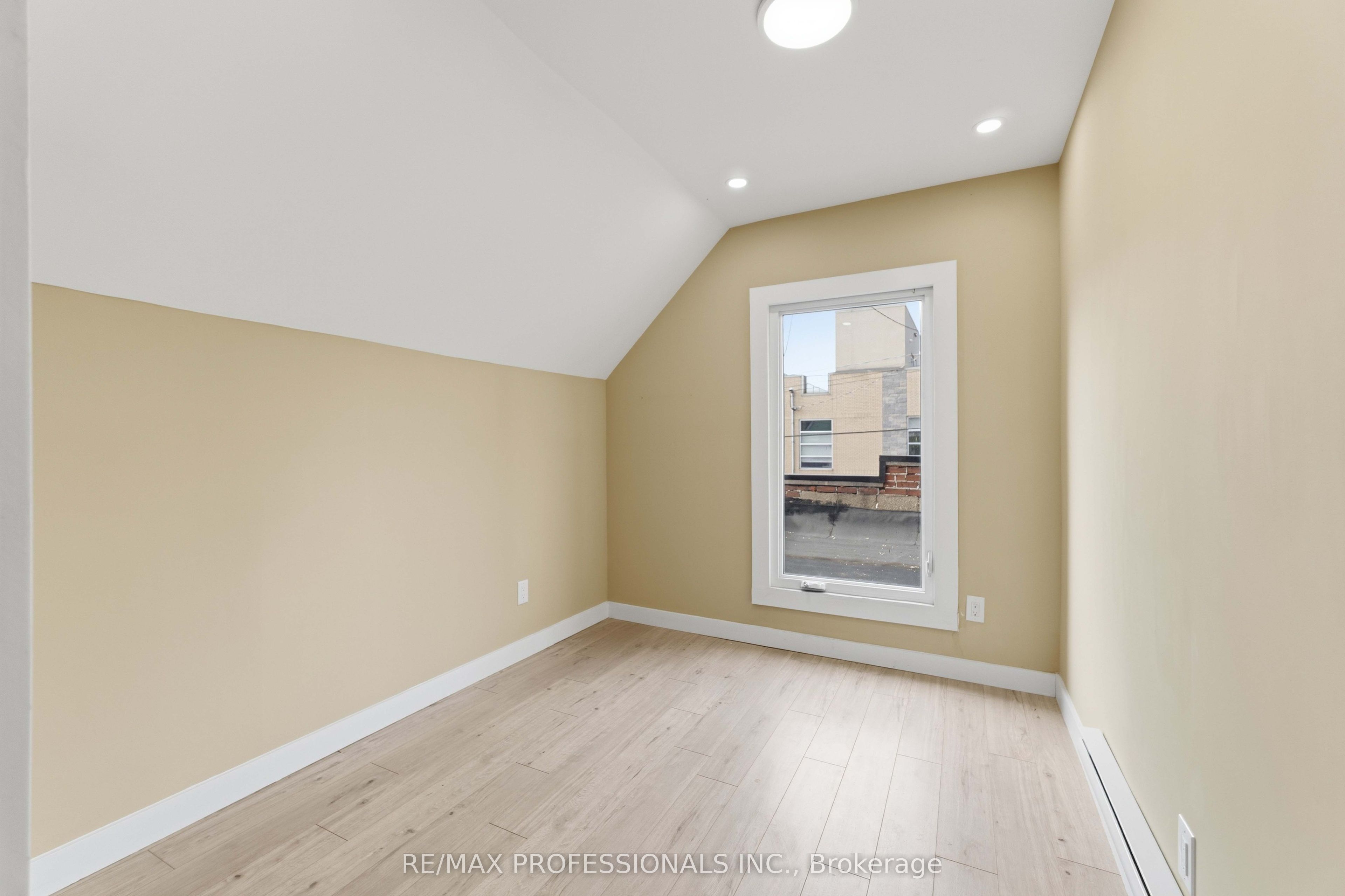 759 Barton Street E Property Photo 31