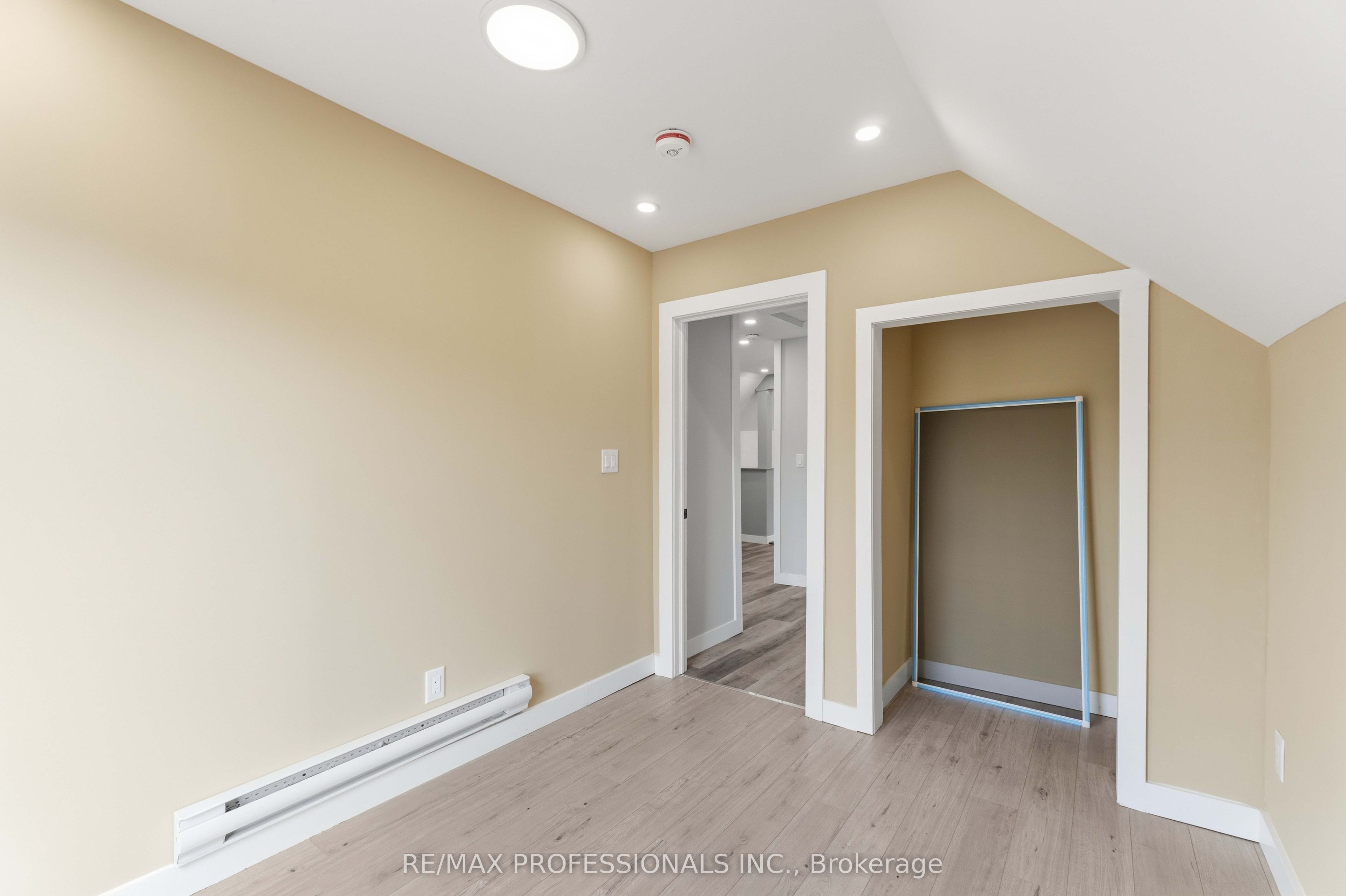 759 Barton Street E Property Photo 32