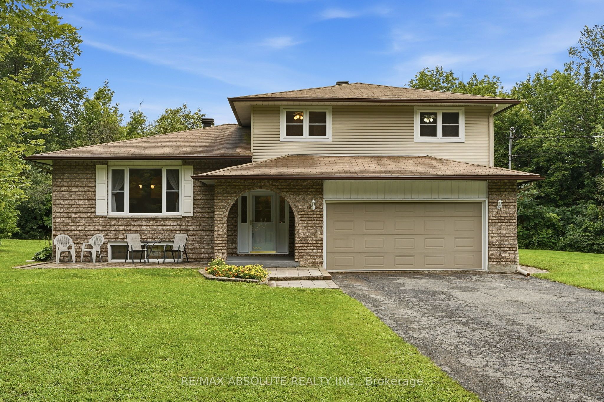 1000 Milburn Crescent Property Photo 1