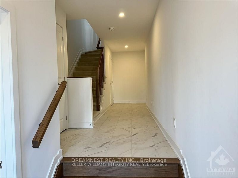 806 Anciano Crescent Property Photo 2
