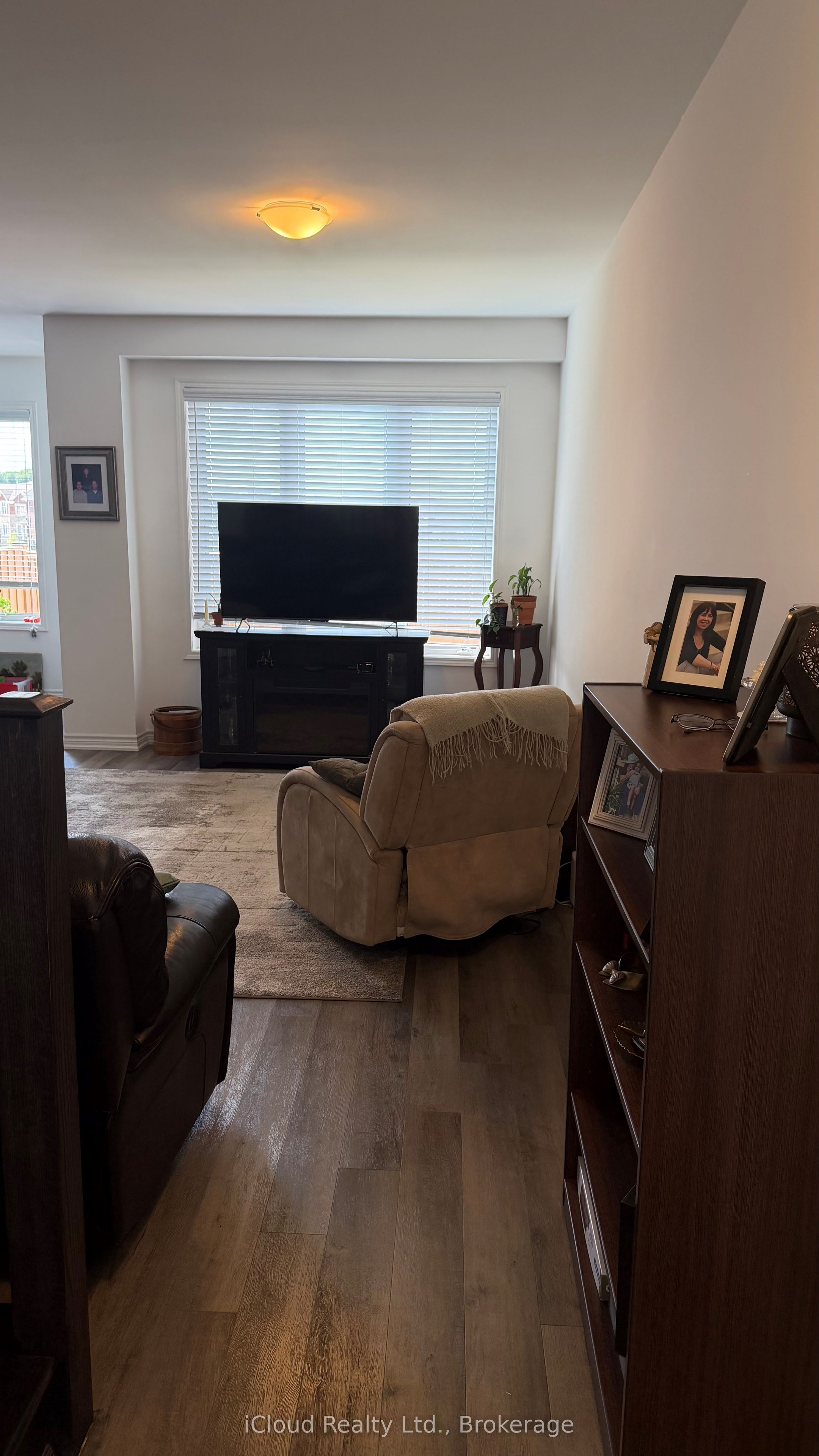 74 Forestwalk Street Property Photo 4