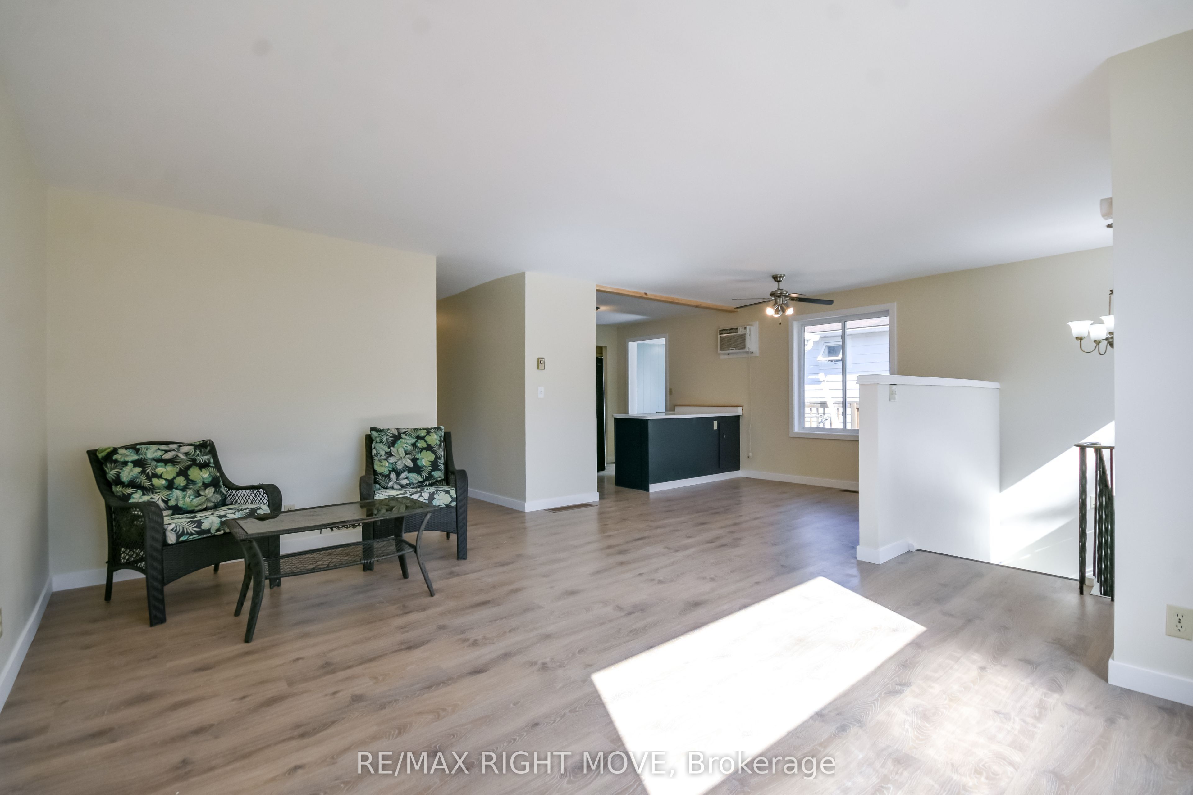 162 Pratt Crescent Property Photo 4