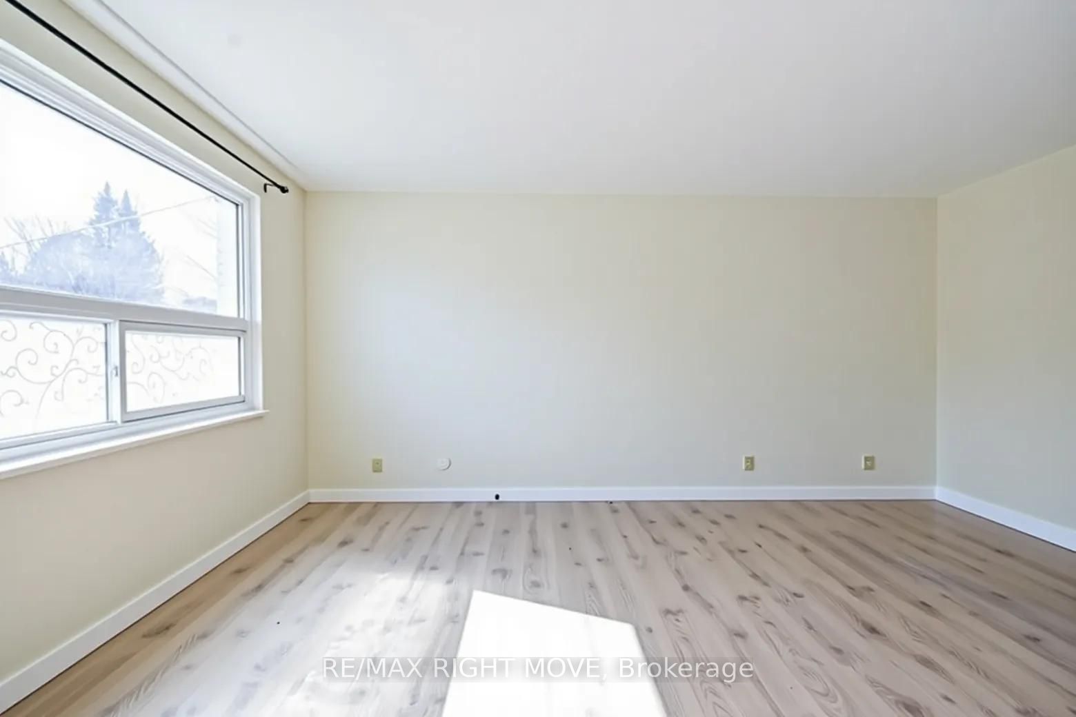 162 Pratt Crescent Property Photo 6