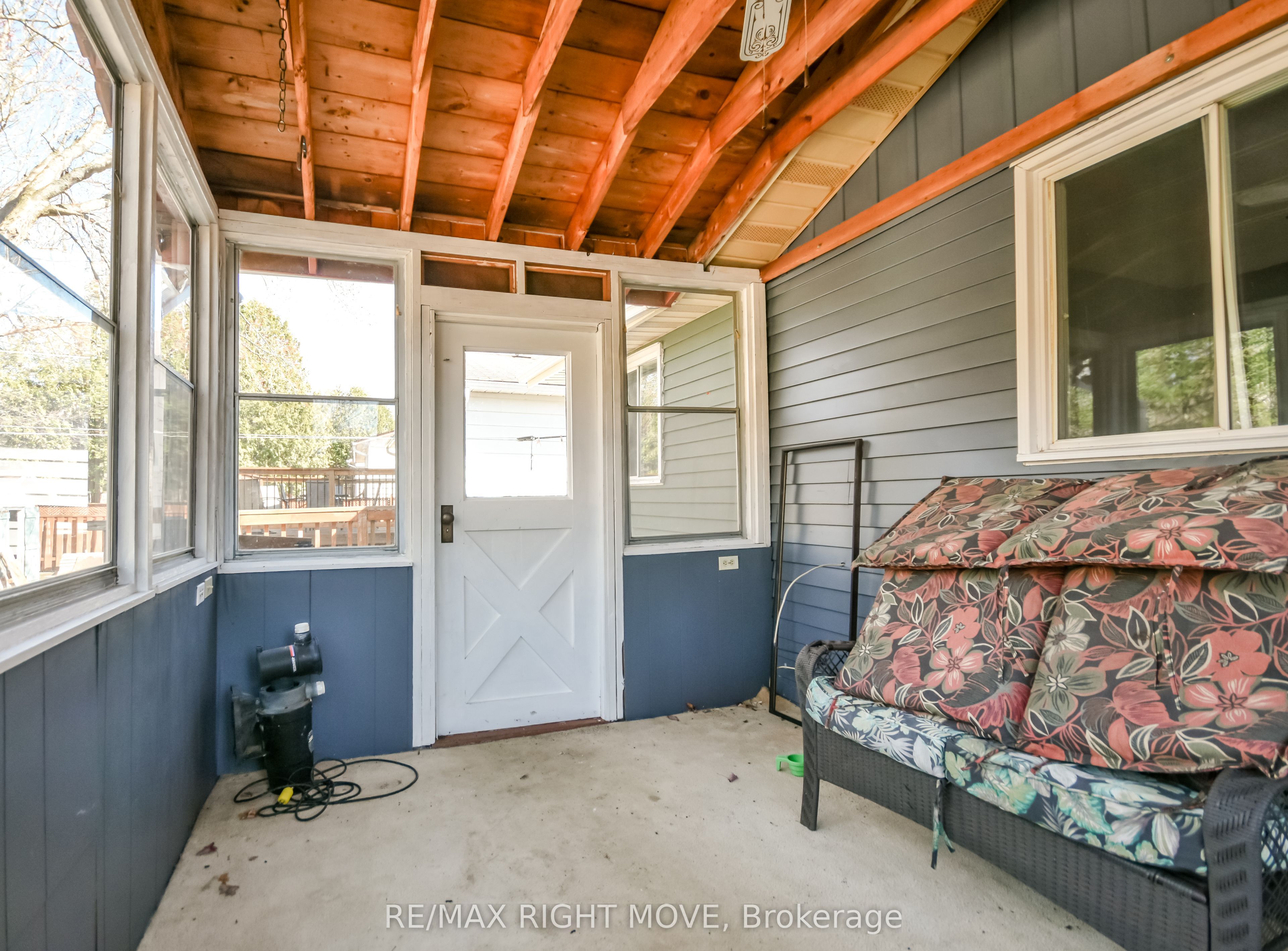 162 Pratt Crescent Property Photo 23