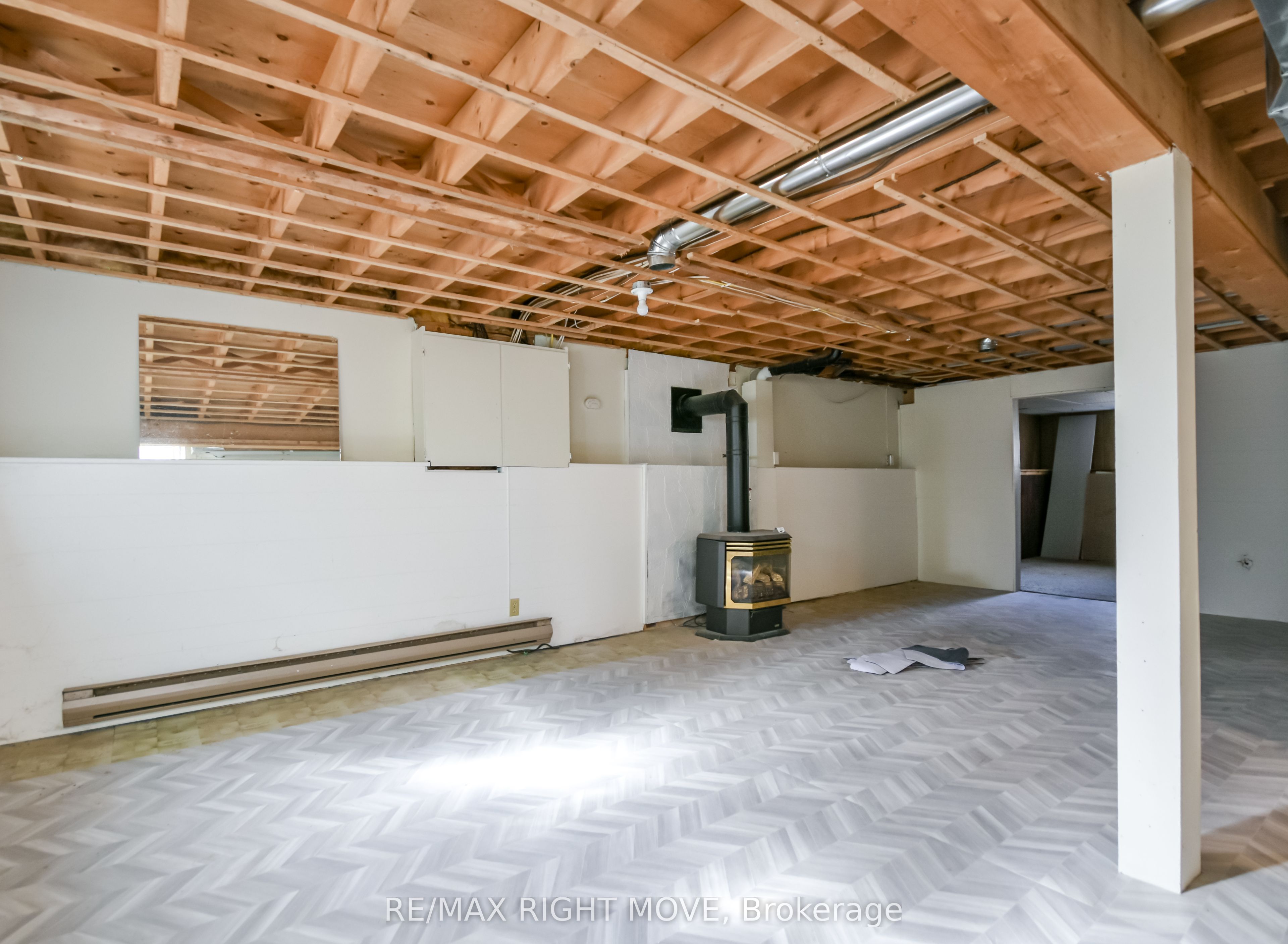 162 Pratt Crescent Property Photo 24