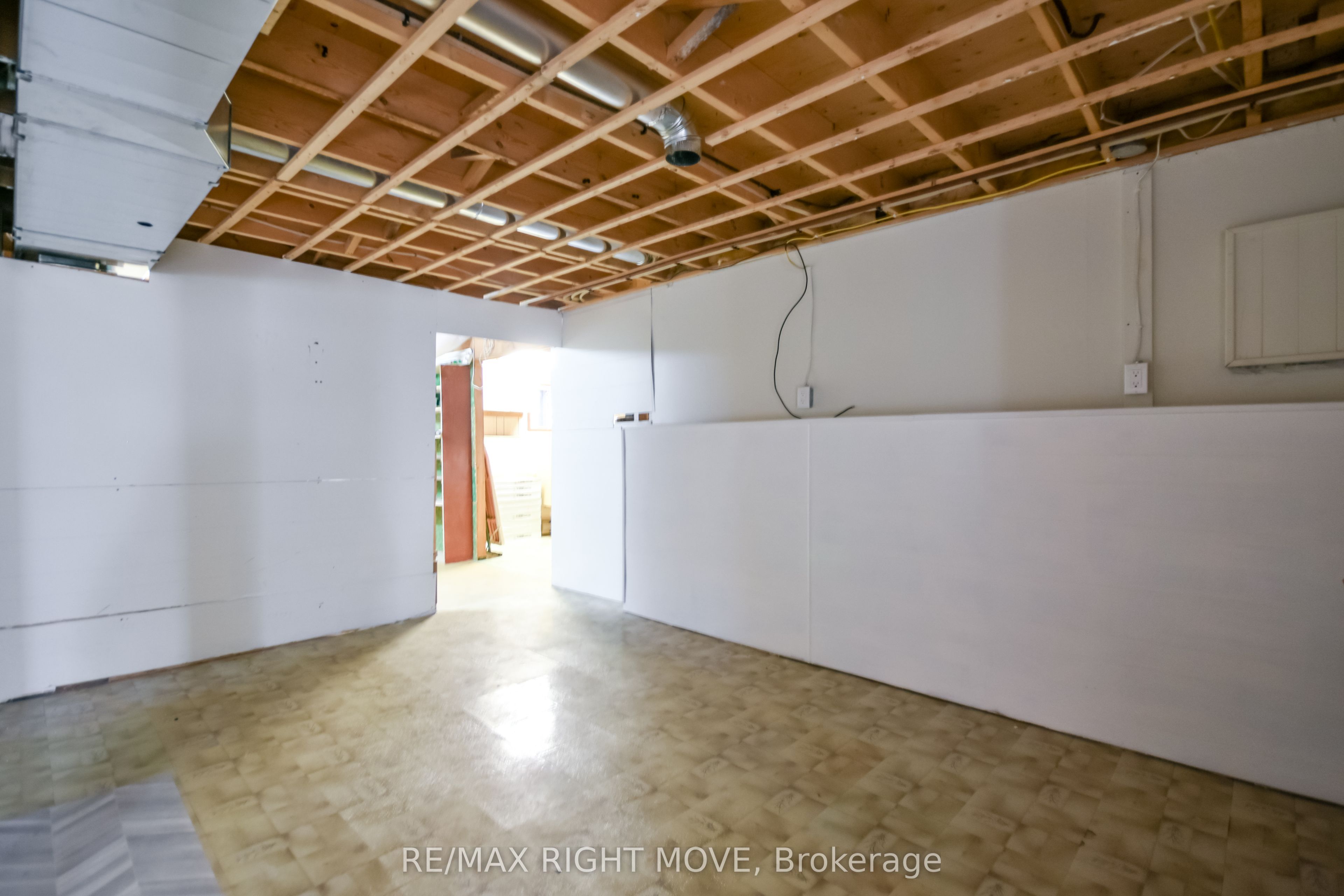 162 Pratt Crescent Property Photo 27