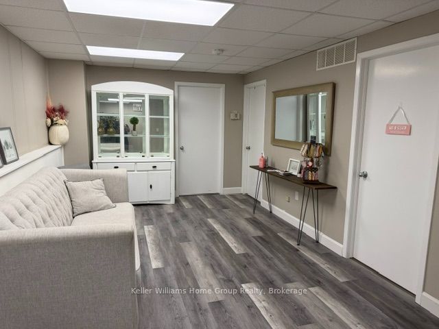 465a St Patrick Street W Upper Property Photo 1