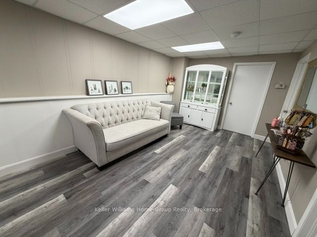 465a St Patrick Street W Upper Property Photo 2