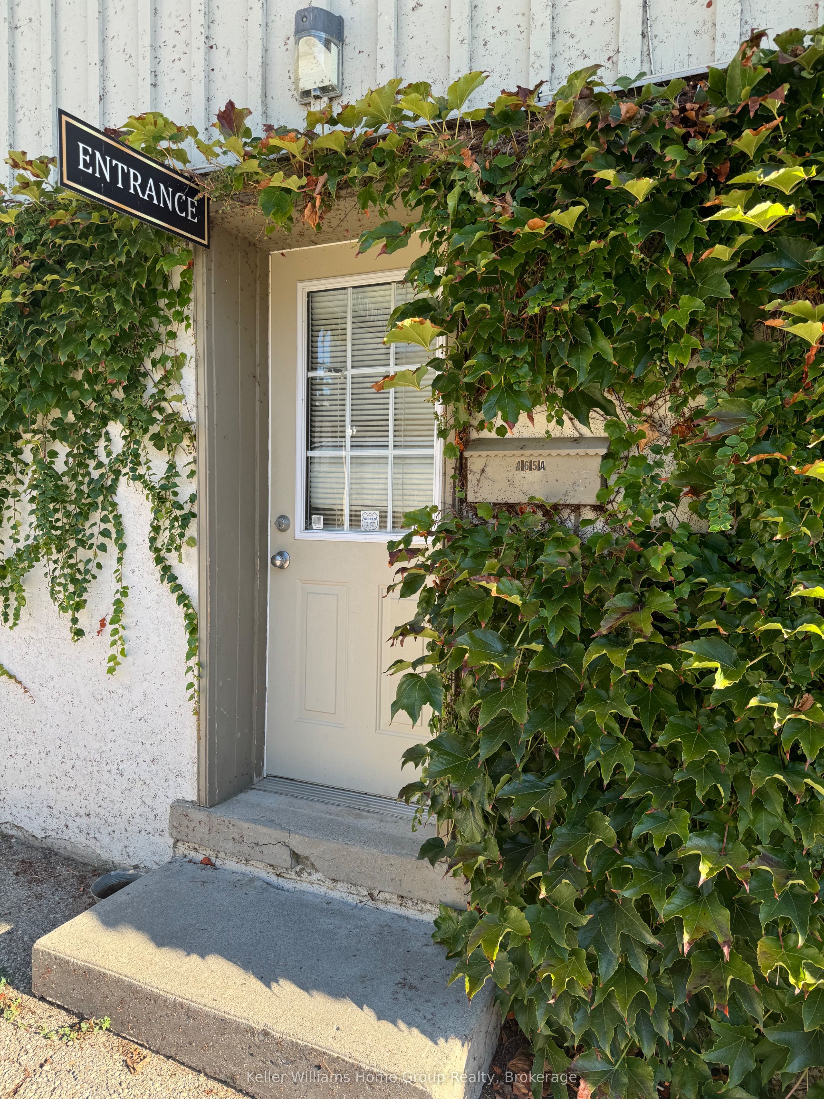 465a St Patrick Street W Upper Property Photo 4