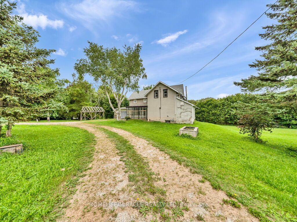 7964 Wellington County 109 Road Property Photo 3