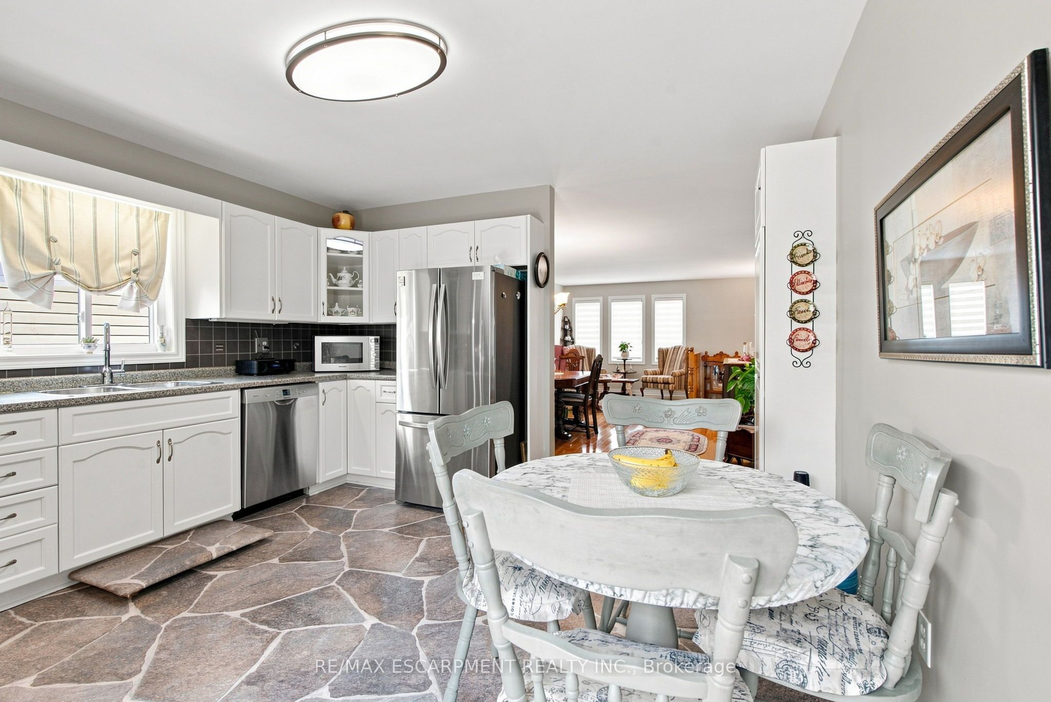 32 Brewster Way Property Photo 10