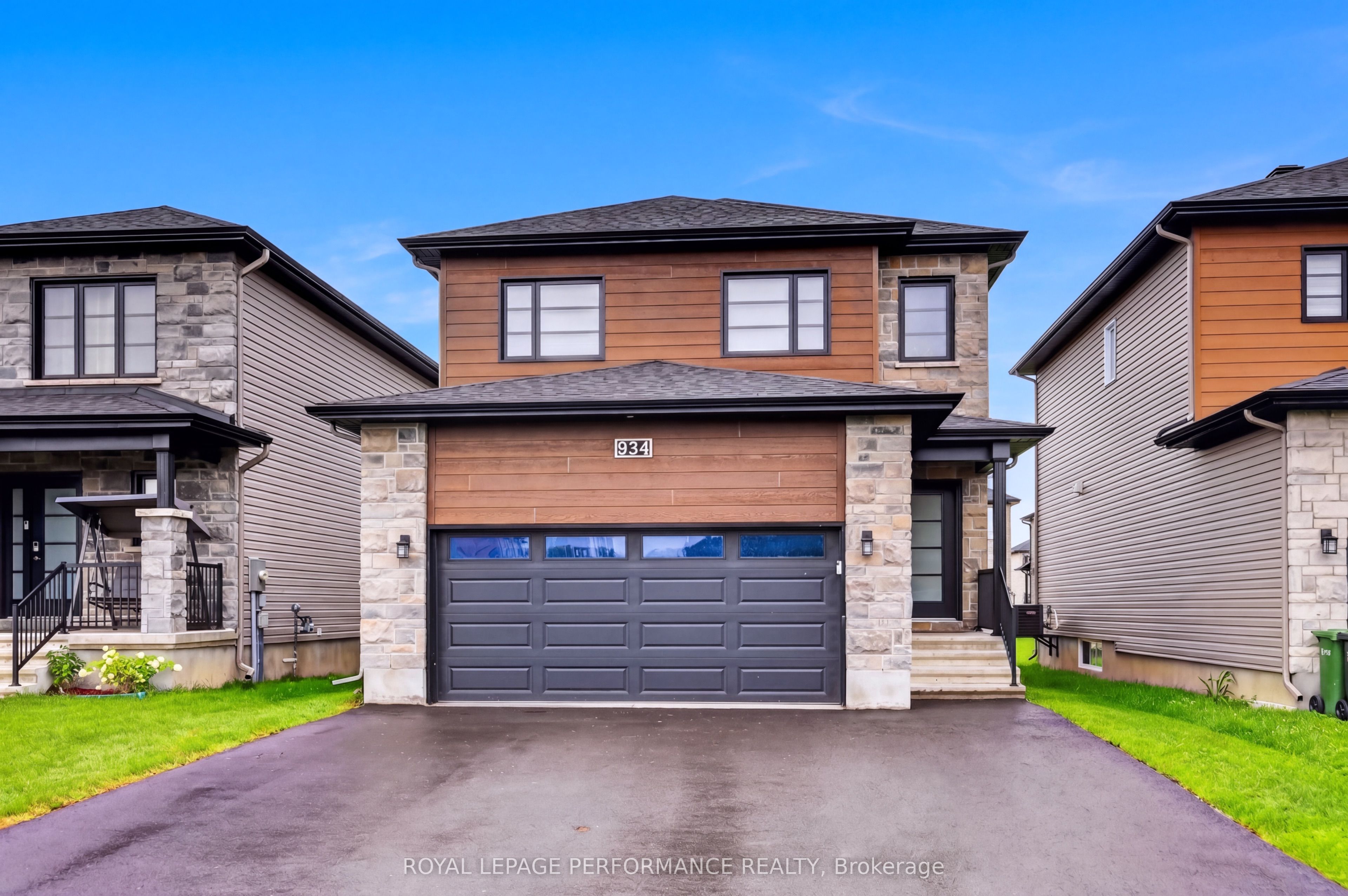 934 Chablis Crescent Property Photo 1