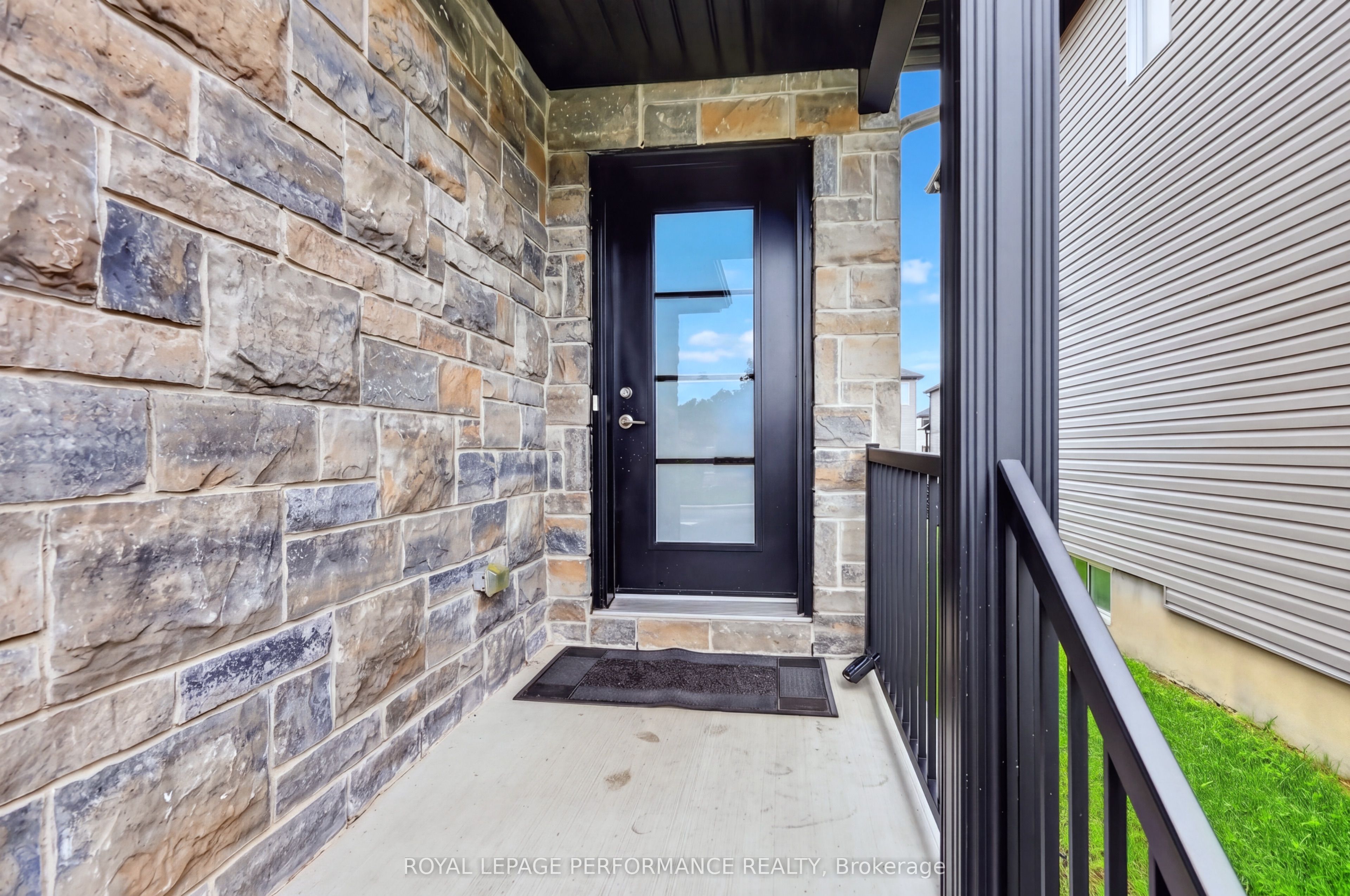 934 Chablis Crescent Property Photo 2