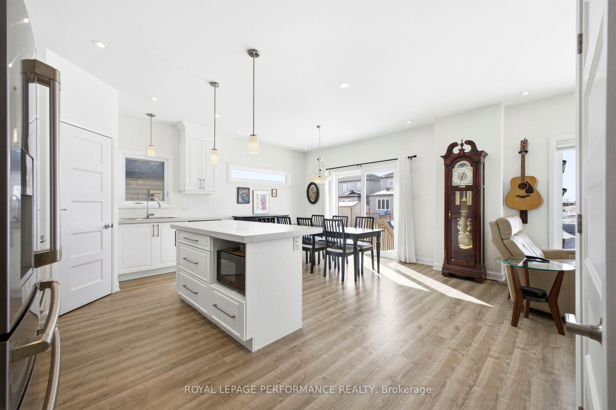 934 Chablis Crescent Property Photo 6