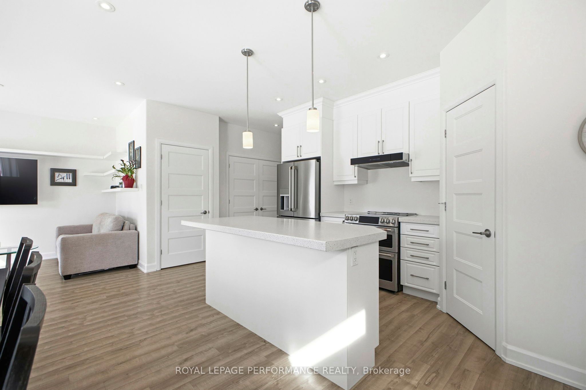 934 Chablis Crescent Property Photo 8