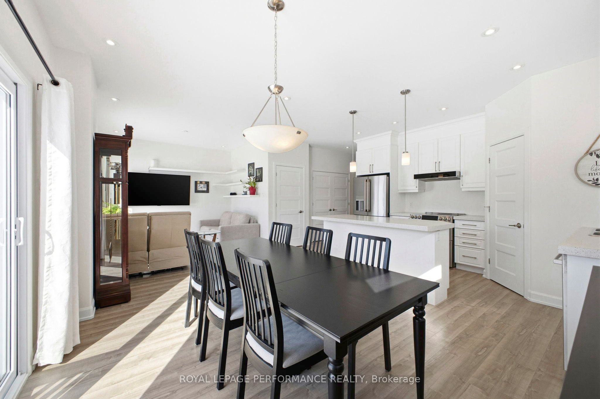 934 Chablis Crescent Property Photo 13
