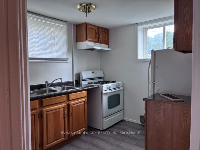 131 Lyons Avenue 5 Property Photo 5