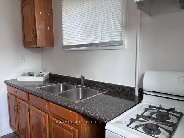 131 Lyons Avenue 5 Property Photo 7