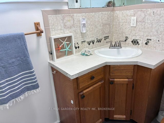 131 Lyons Avenue 5 Property Photo 9