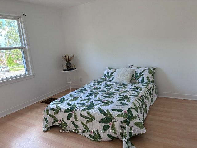 131 Lyons Avenue 1 Property Photo 4