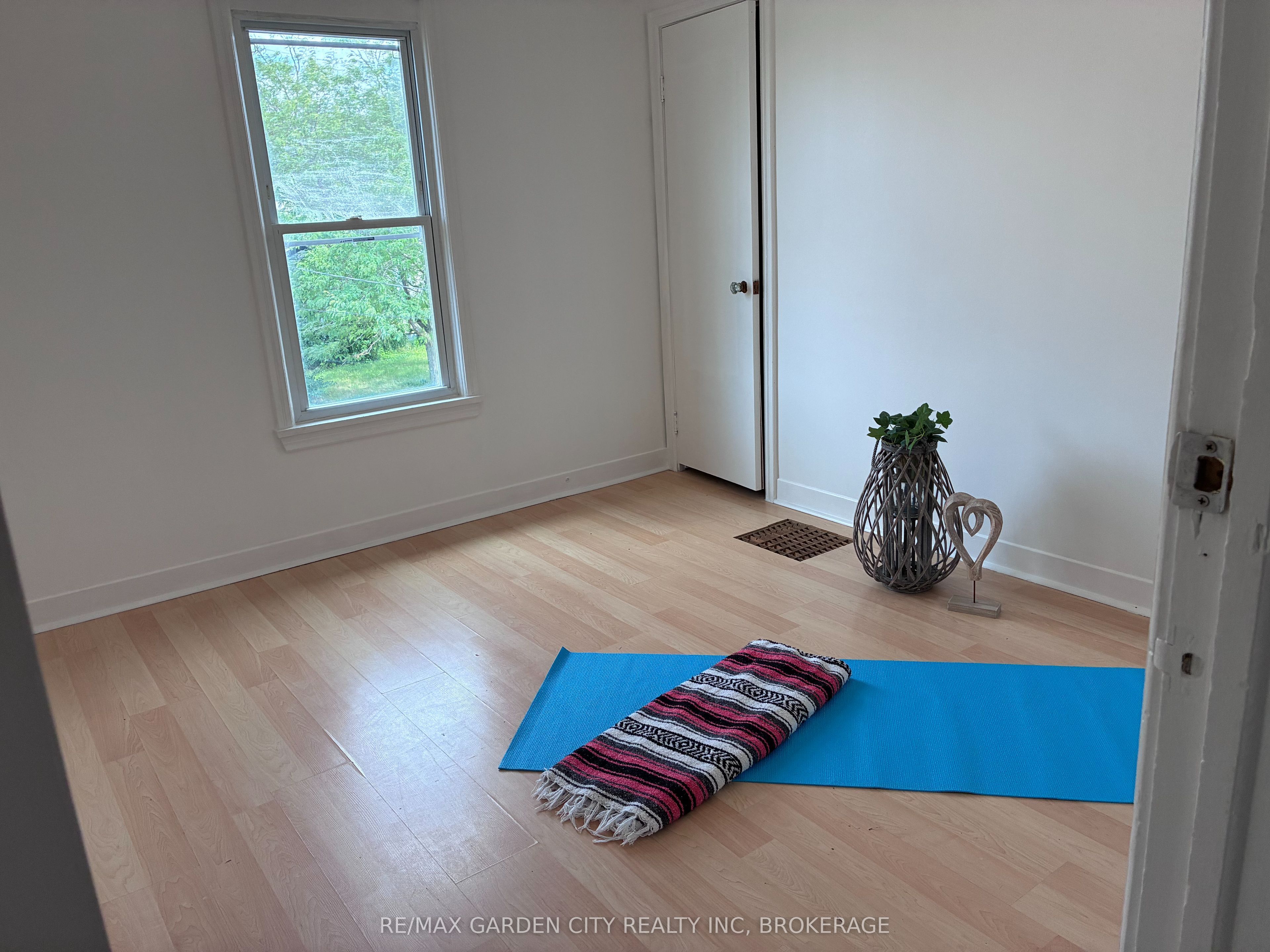131 Lyons Avenue 1 Property Photo 6
