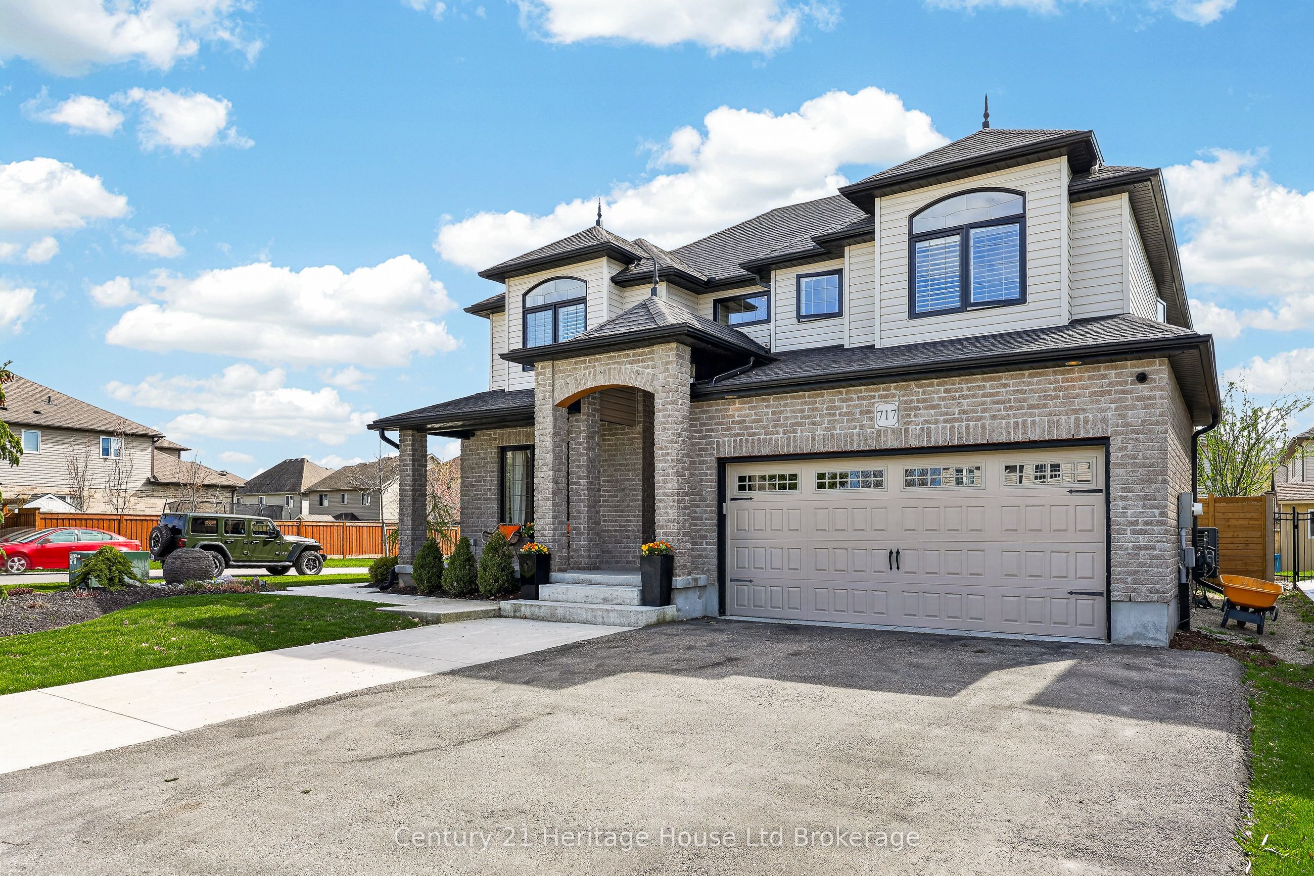 717 Normandy Drive Property Photo 3