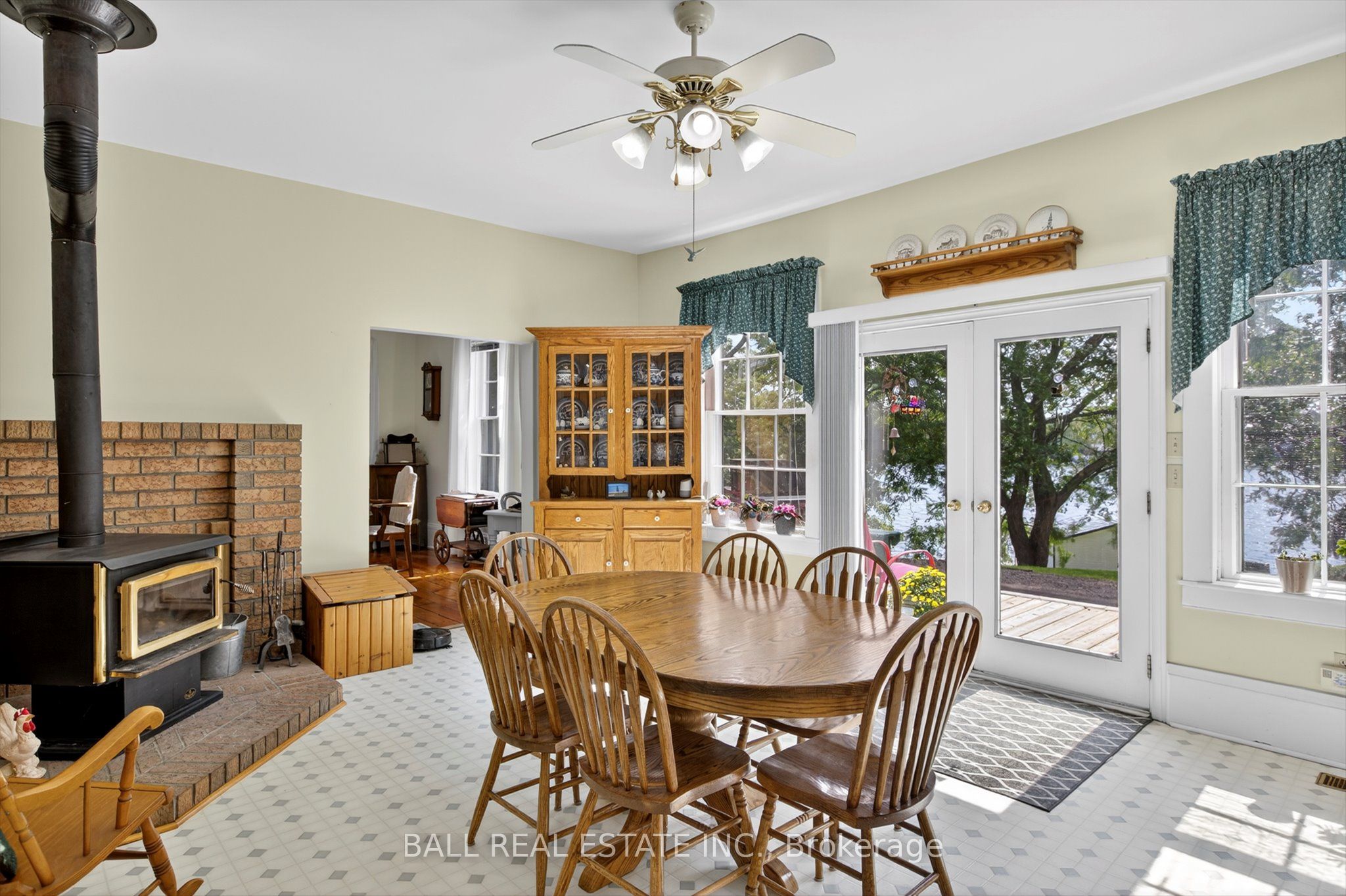 130 Front Street W Property Photo 13