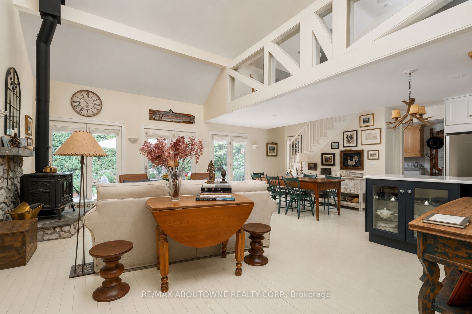 23 Alice Street E Property Photo 7