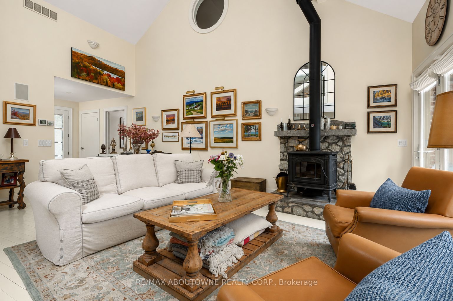 23 Alice Street E Property Photo 10
