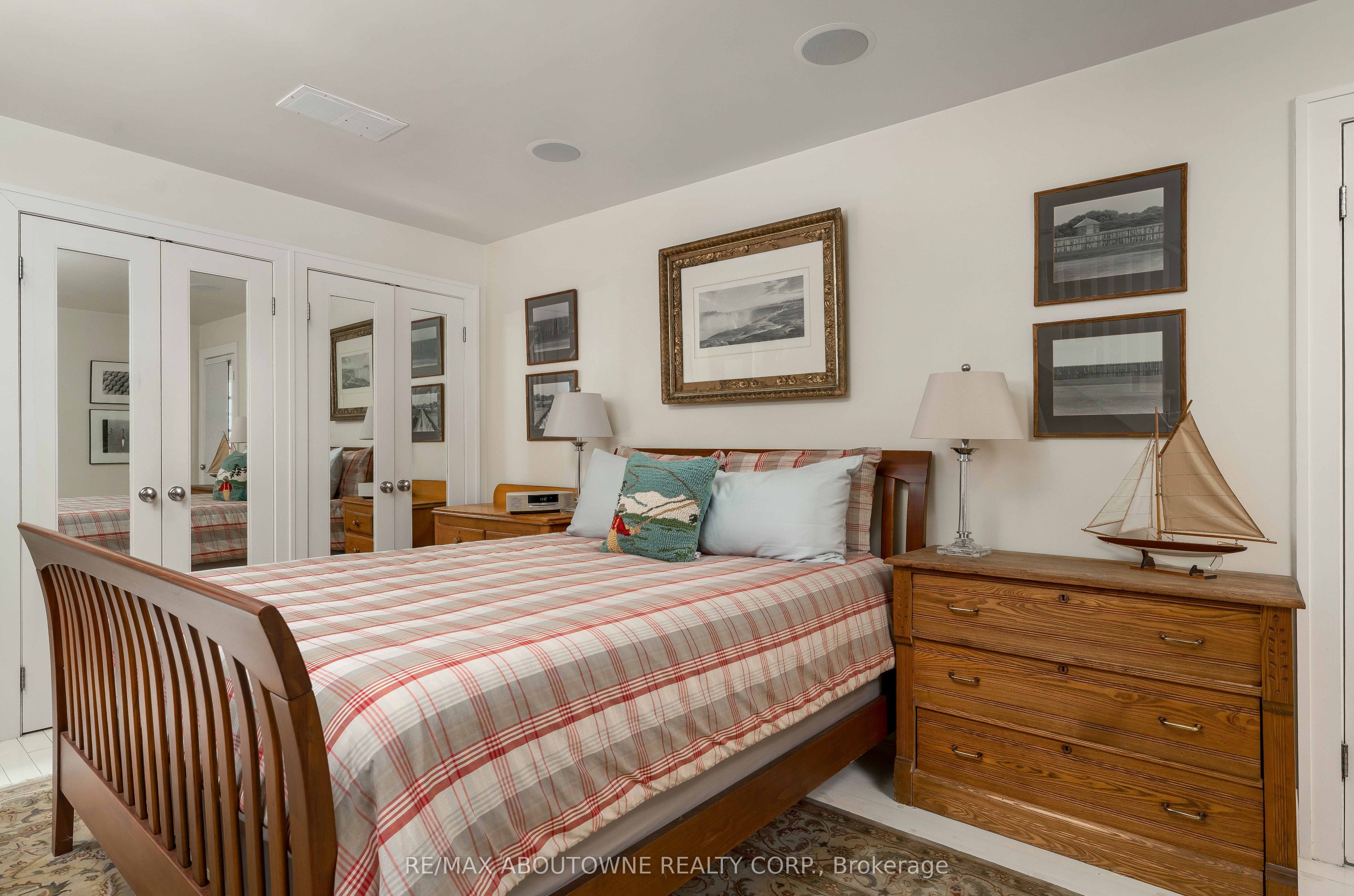 23 Alice Street E Property Photo 24